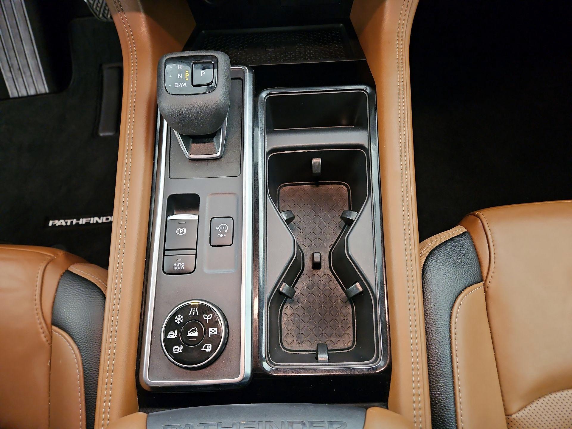 Thumbnail: 2023 Nissan Pathfinder - 18