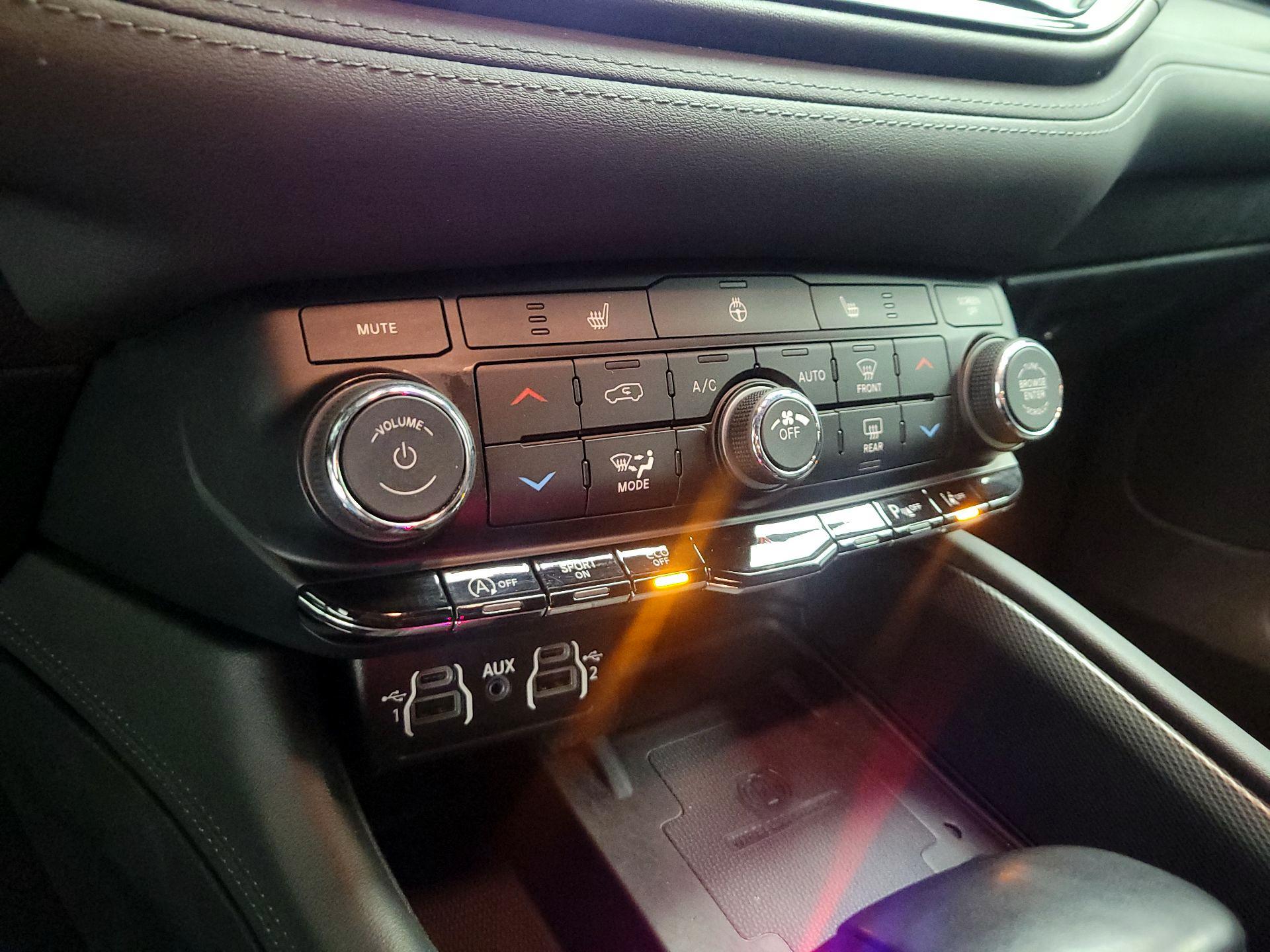 Thumbnail: 2022 Dodge Durango - 14