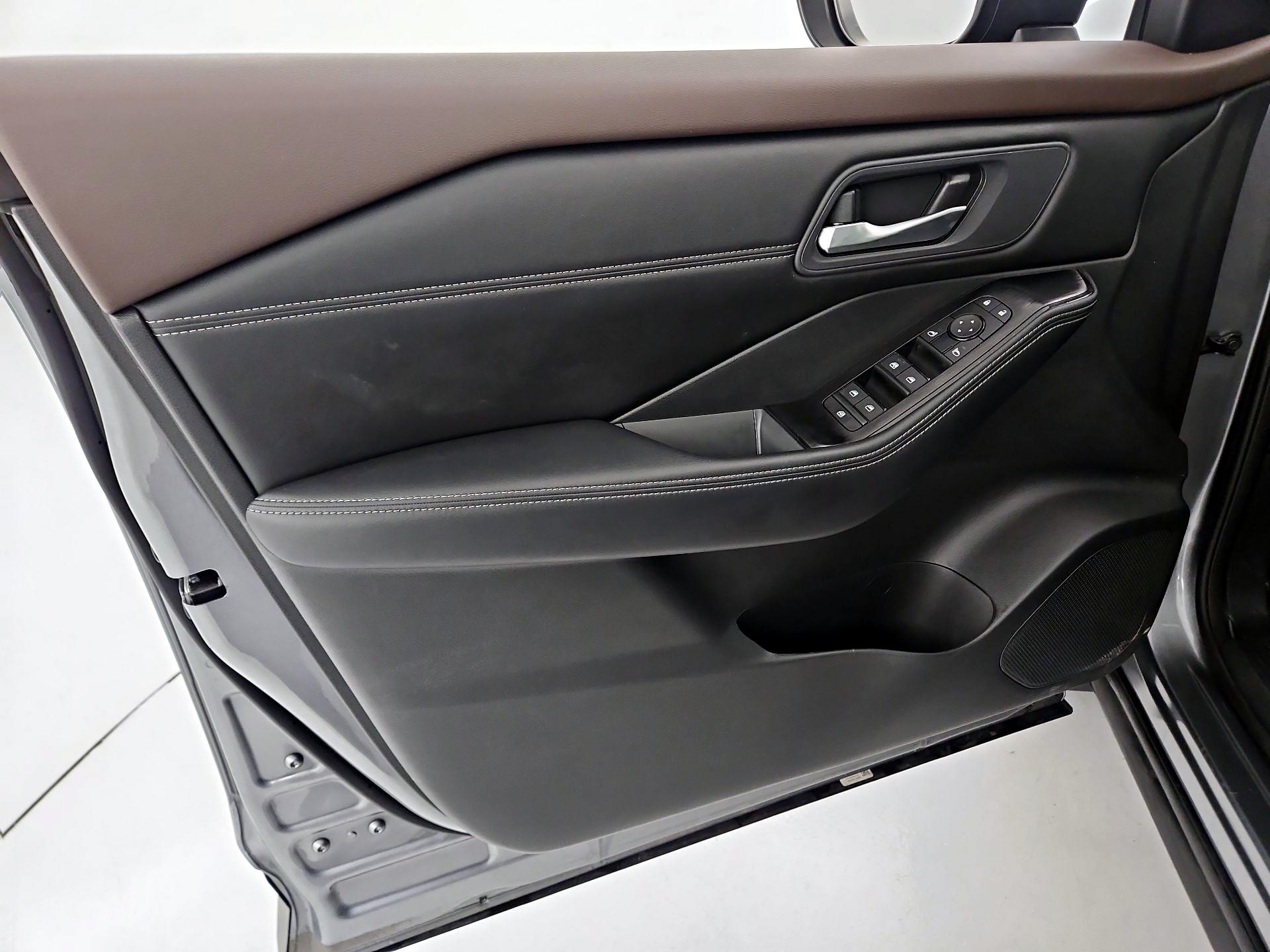 Thumbnail: 2023 Nissan Rogue - 12