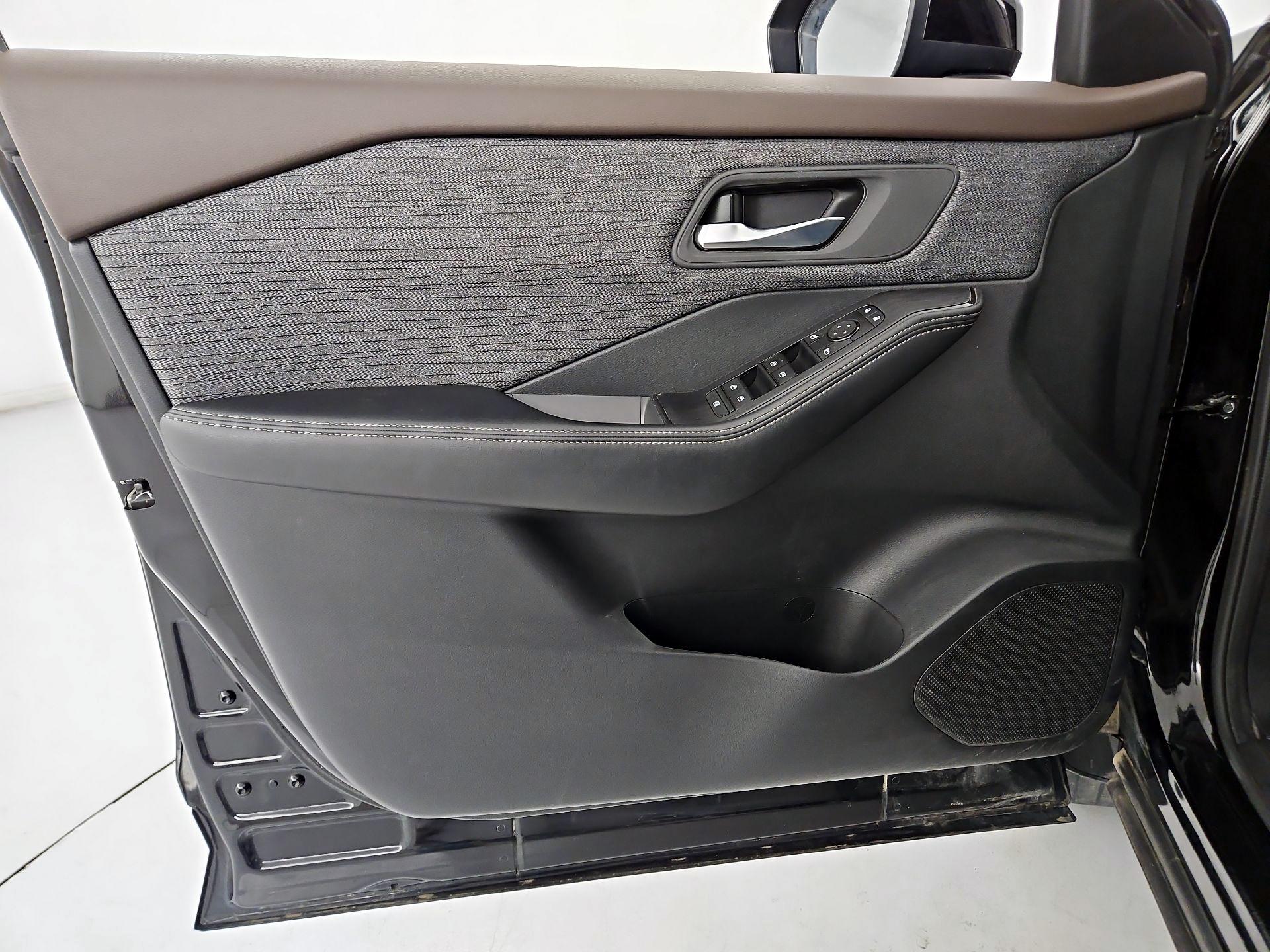 Thumbnail: 2023 Nissan Rogue - 12