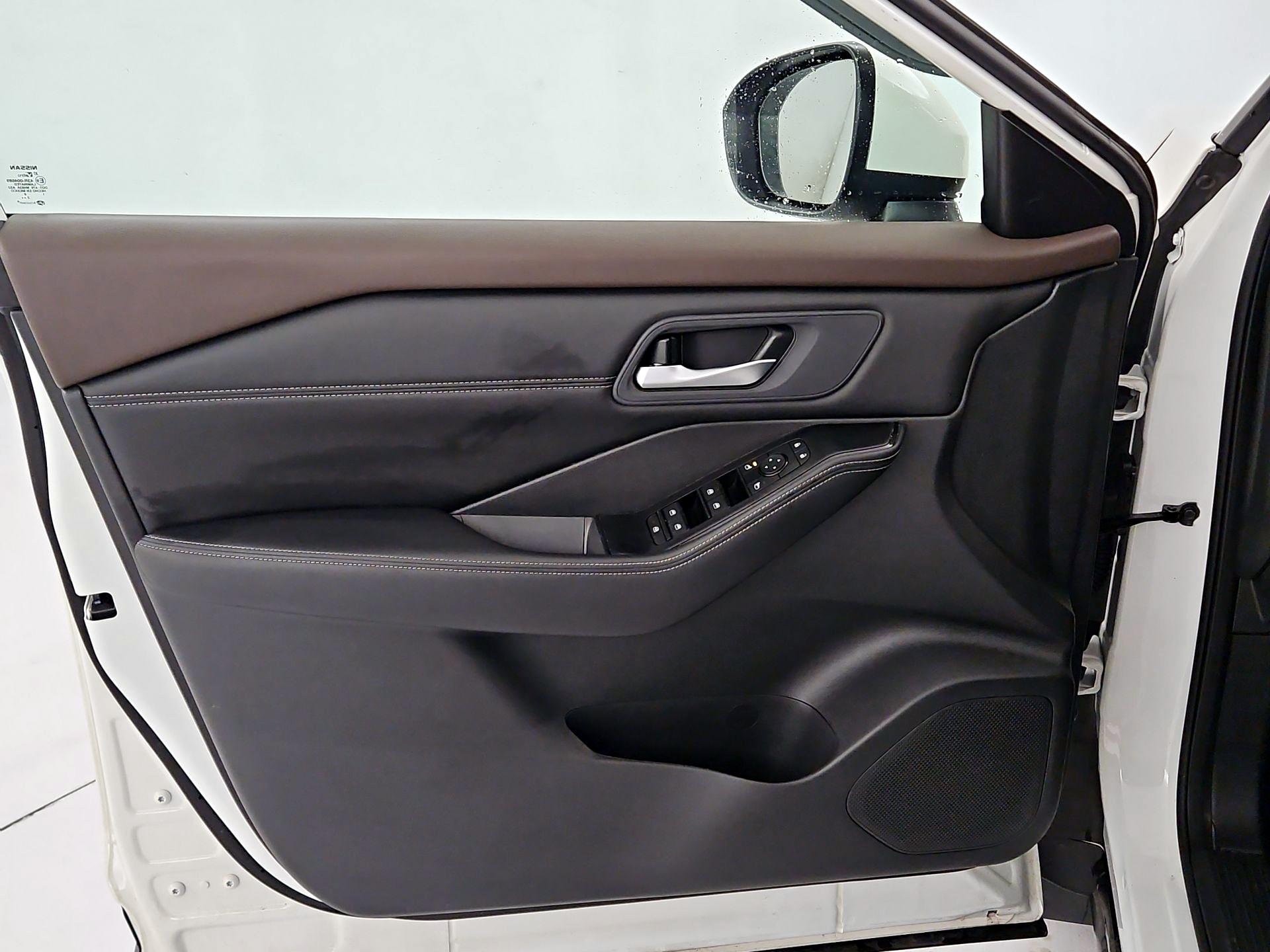 Thumbnail: 2023 Nissan Rogue - 12