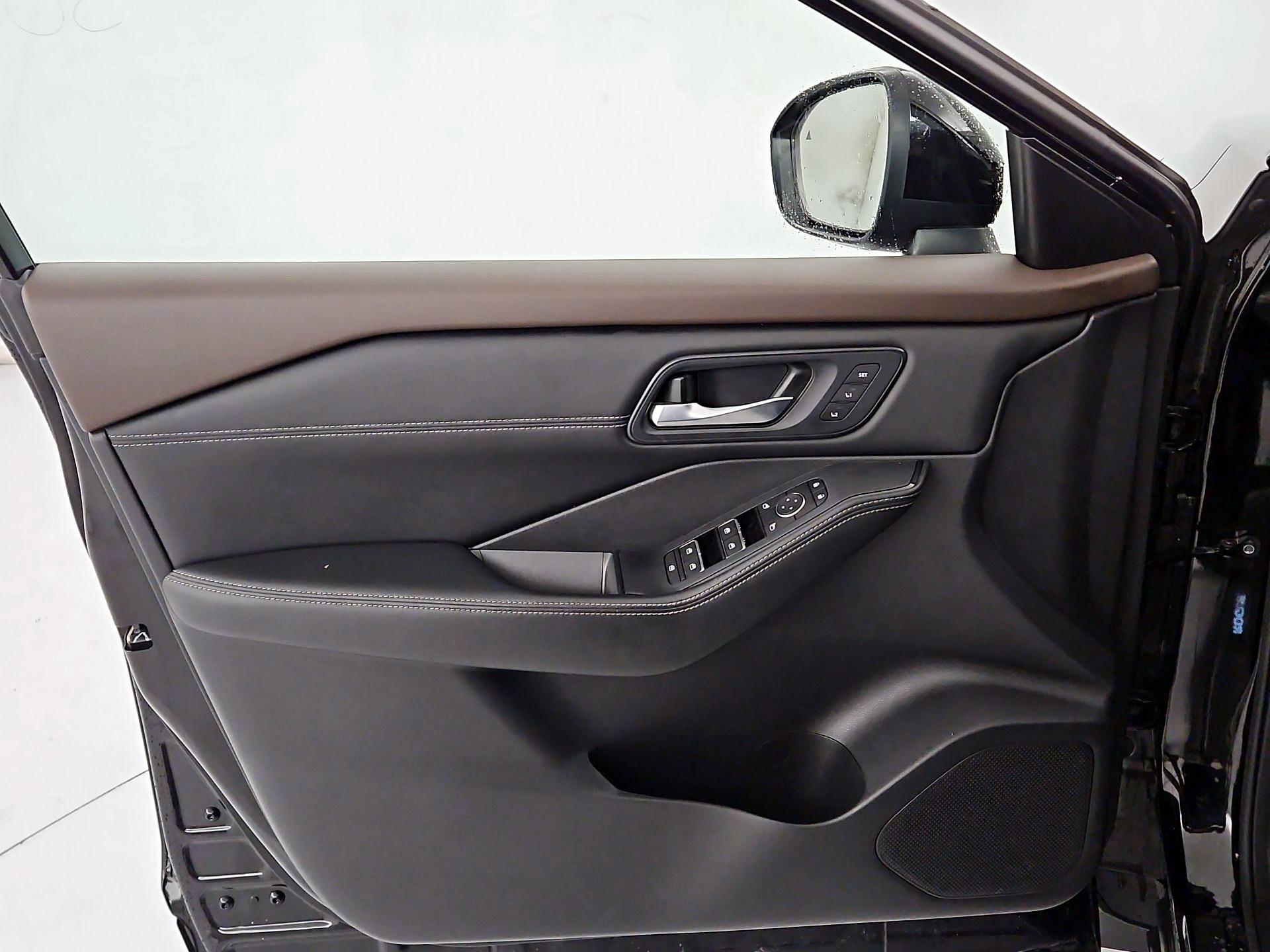 Thumbnail: 2023 Nissan Rogue - 12