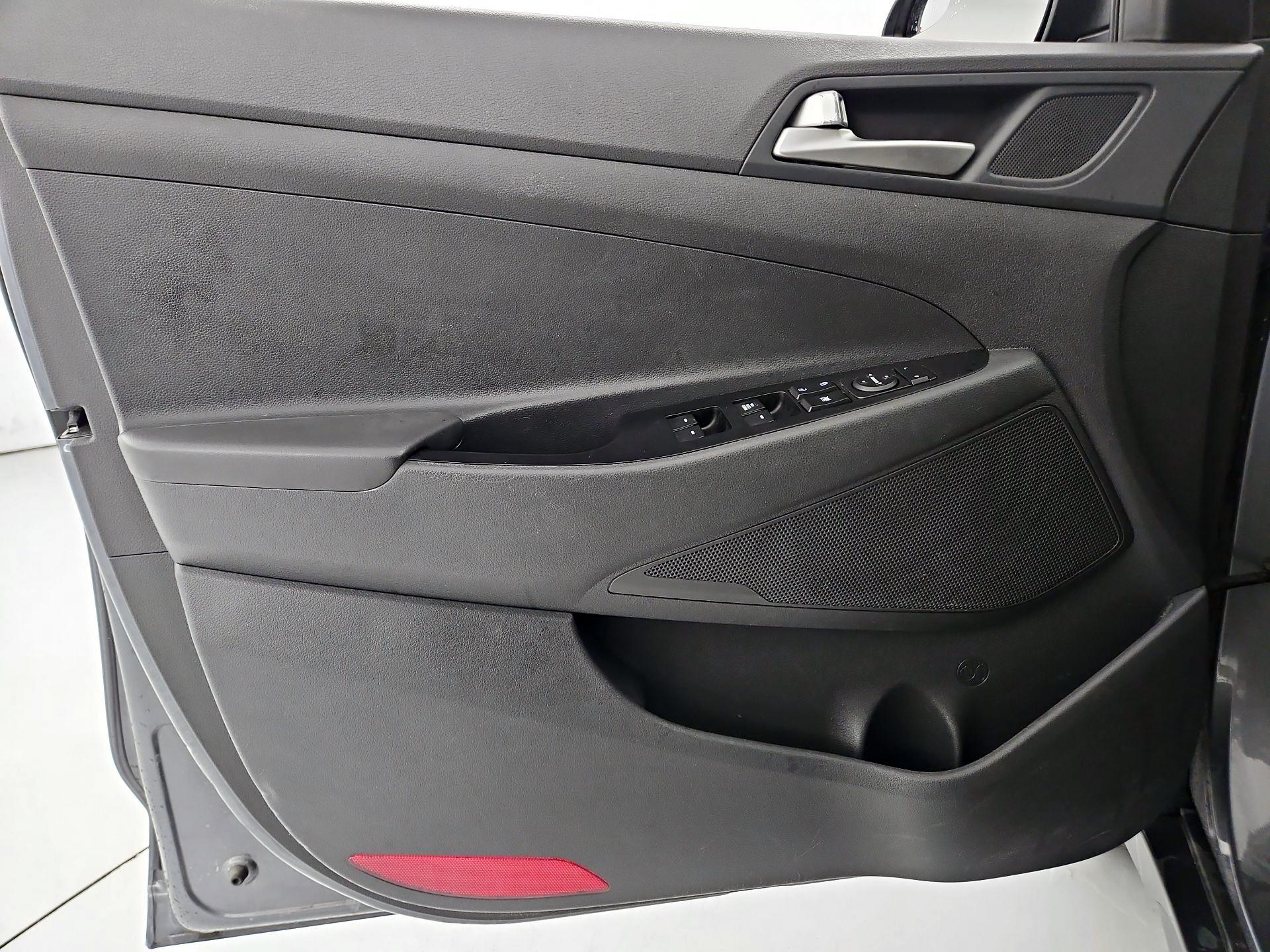 Thumbnail: 2019 Hyundai Tucson - 12