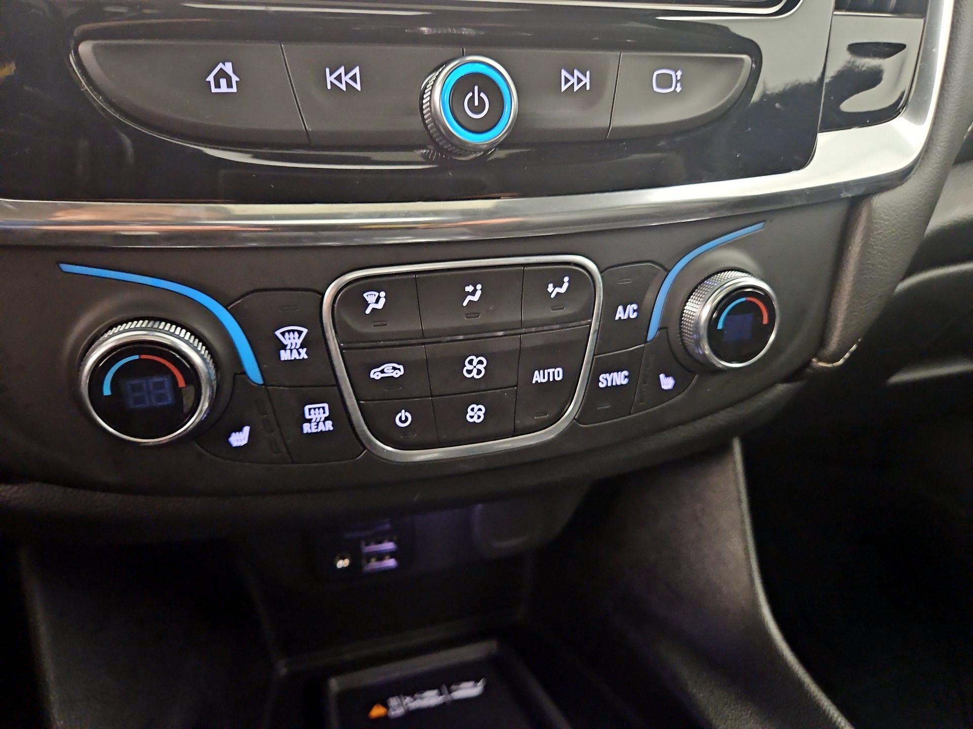 Thumbnail: 2023 Chevrolet Traverse - 17