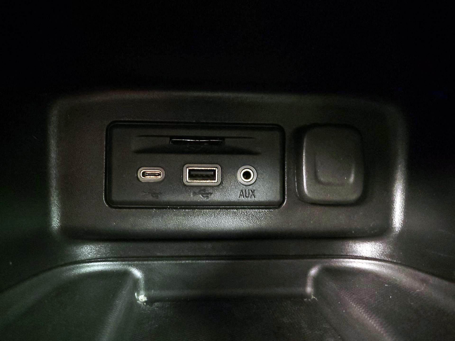 Thumbnail: 2020 Chevrolet Equinox - 18