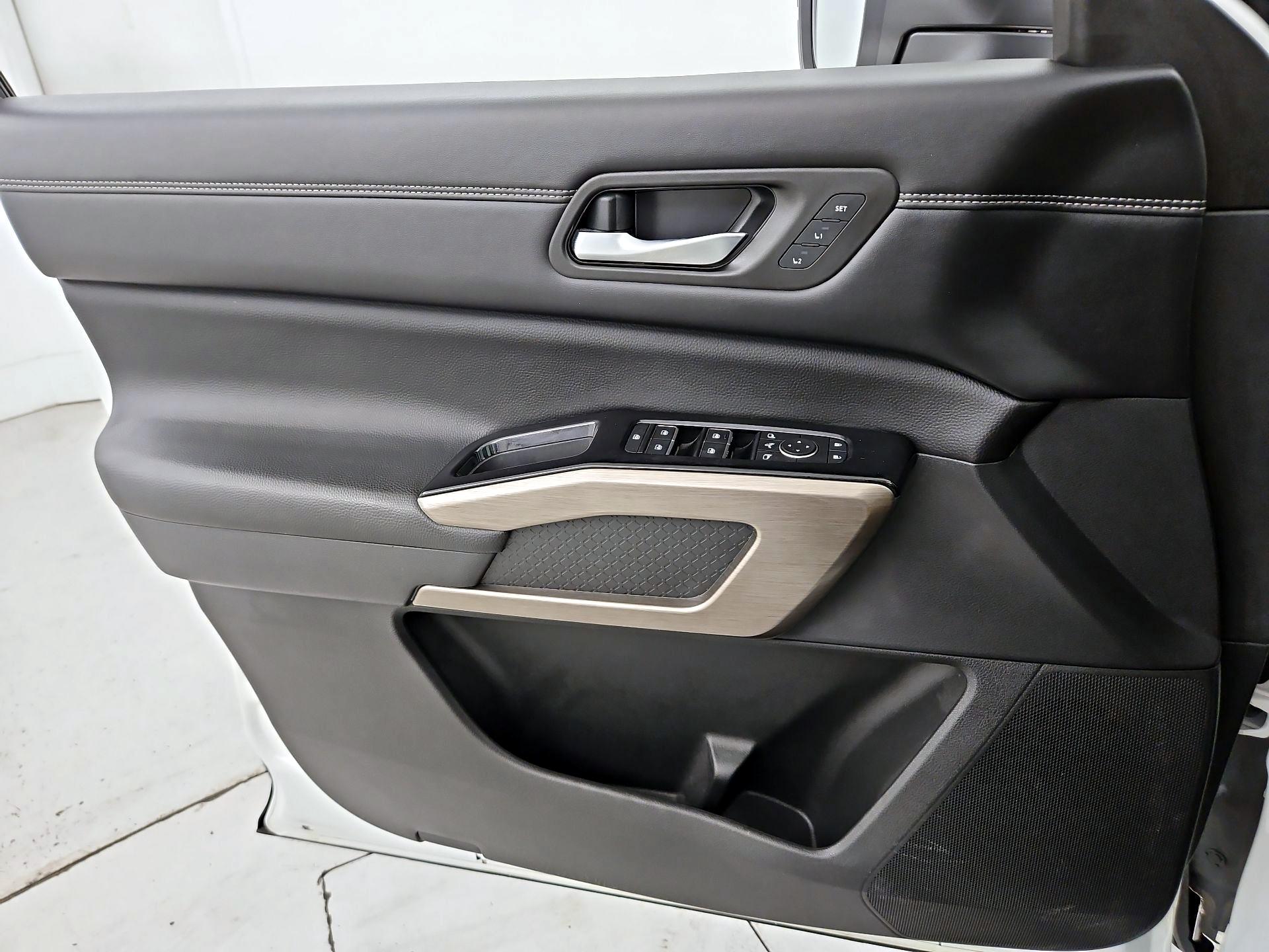 Thumbnail: 2023 Nissan Pathfinder - 12