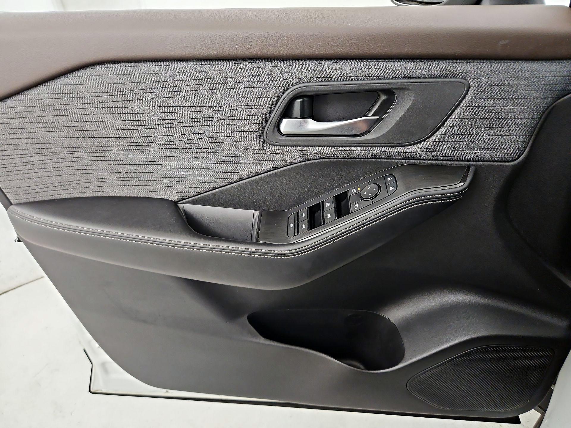 Thumbnail: 2023 Nissan Rogue - 12