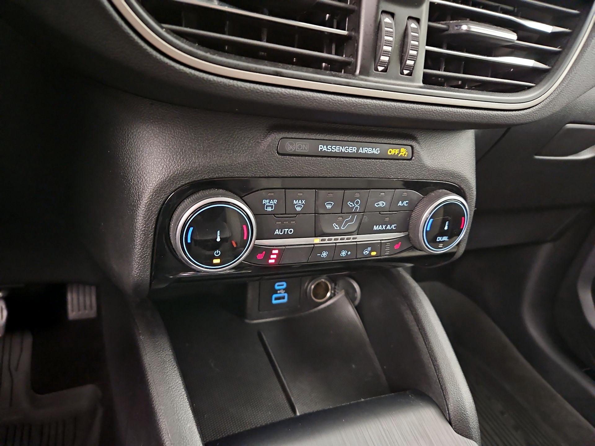 Thumbnail: 2022 Ford Escape - 16