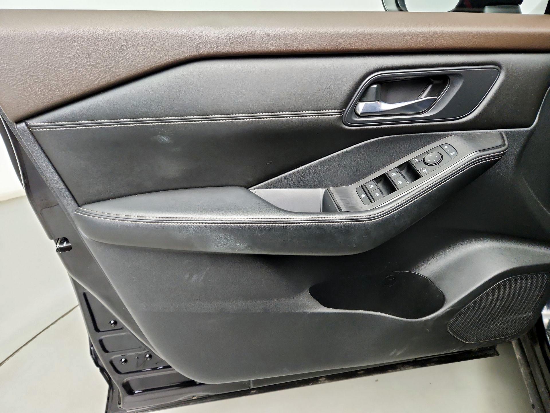 Thumbnail: 2023 Nissan Rogue - 12