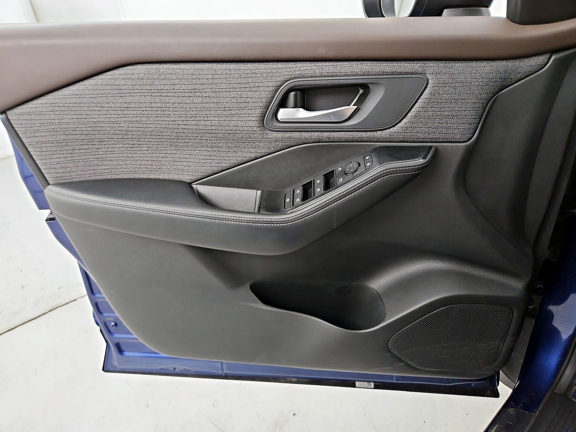 Thumbnail: 2023 Nissan Rogue - 12