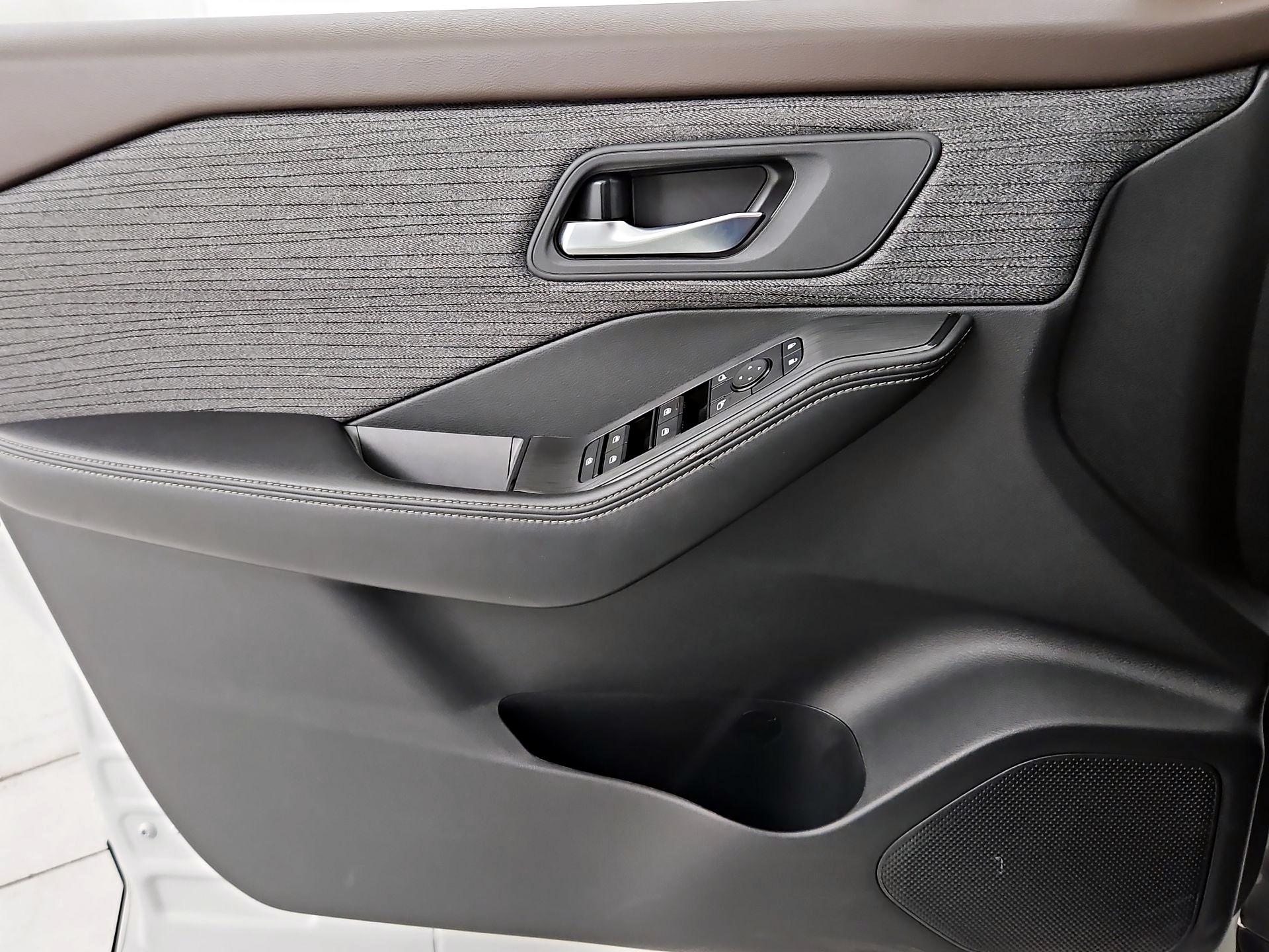 Thumbnail: 2023 Nissan Rogue - 12