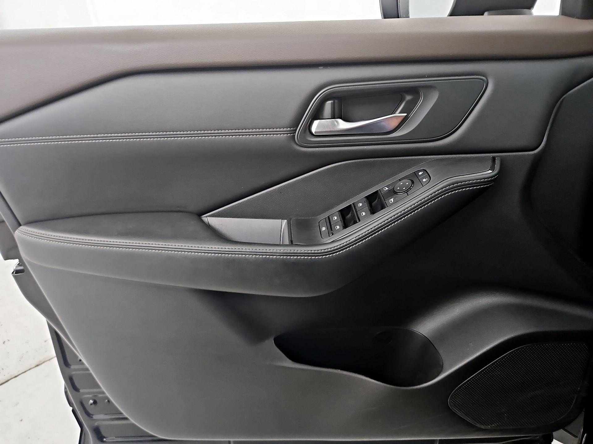 Thumbnail: 2023 Nissan Rogue - 12