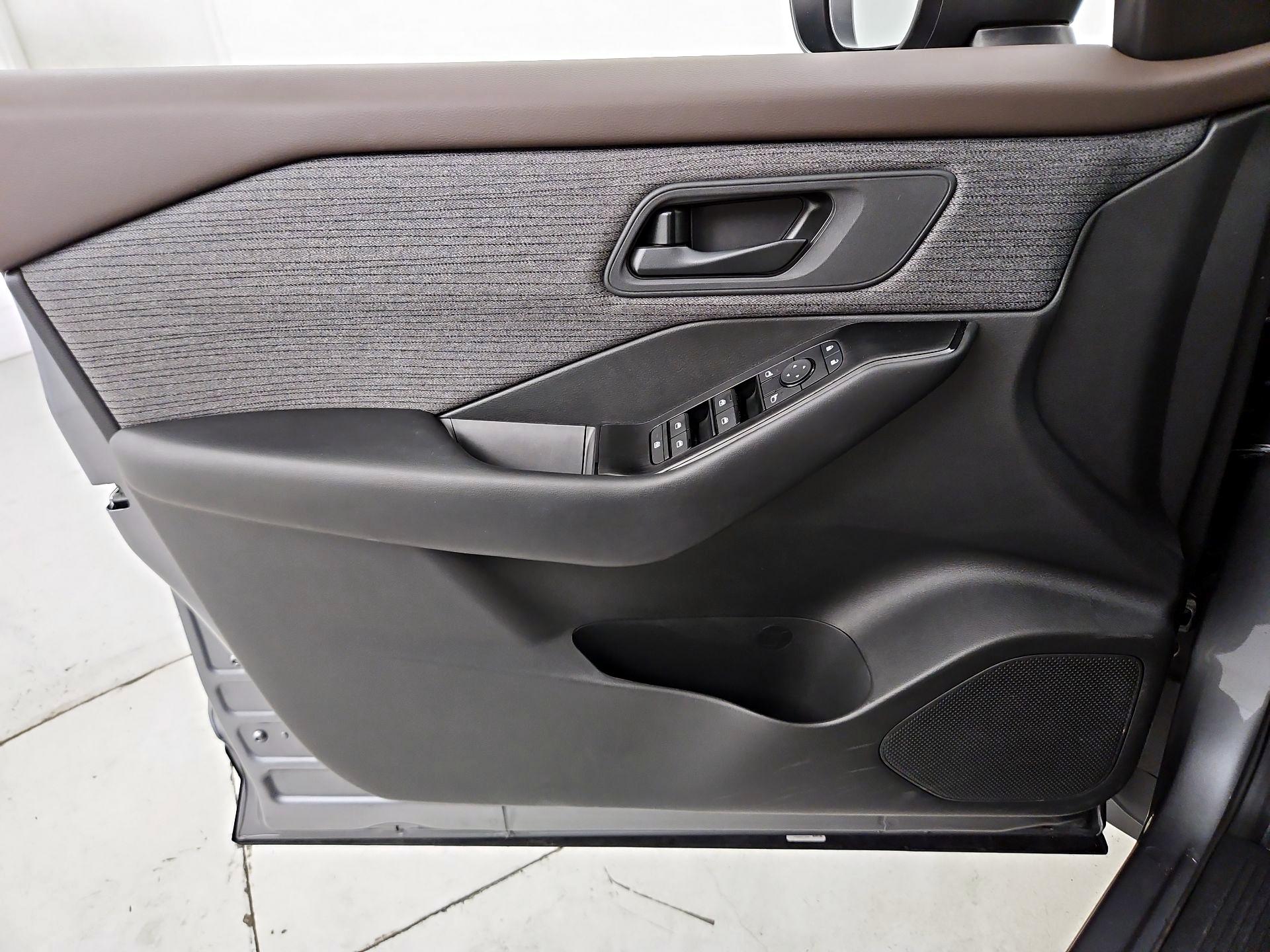 Thumbnail: 2023 Nissan Rogue - 12