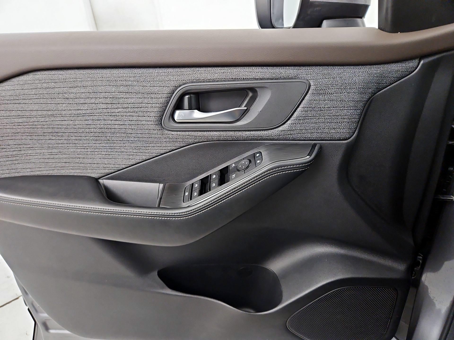 Thumbnail: 2023 Nissan Rogue - 12