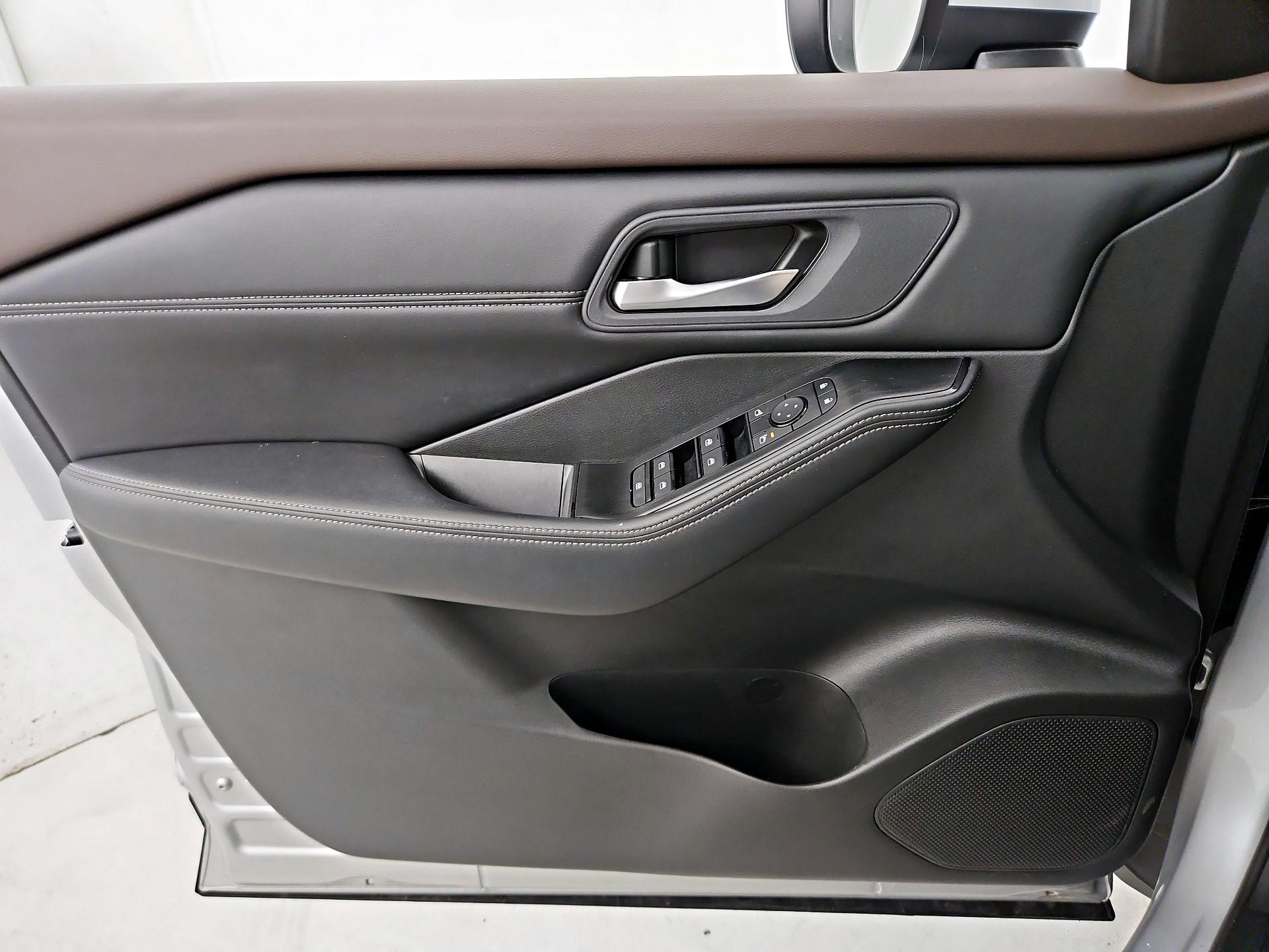 Thumbnail: 2023 Nissan Rogue - 12