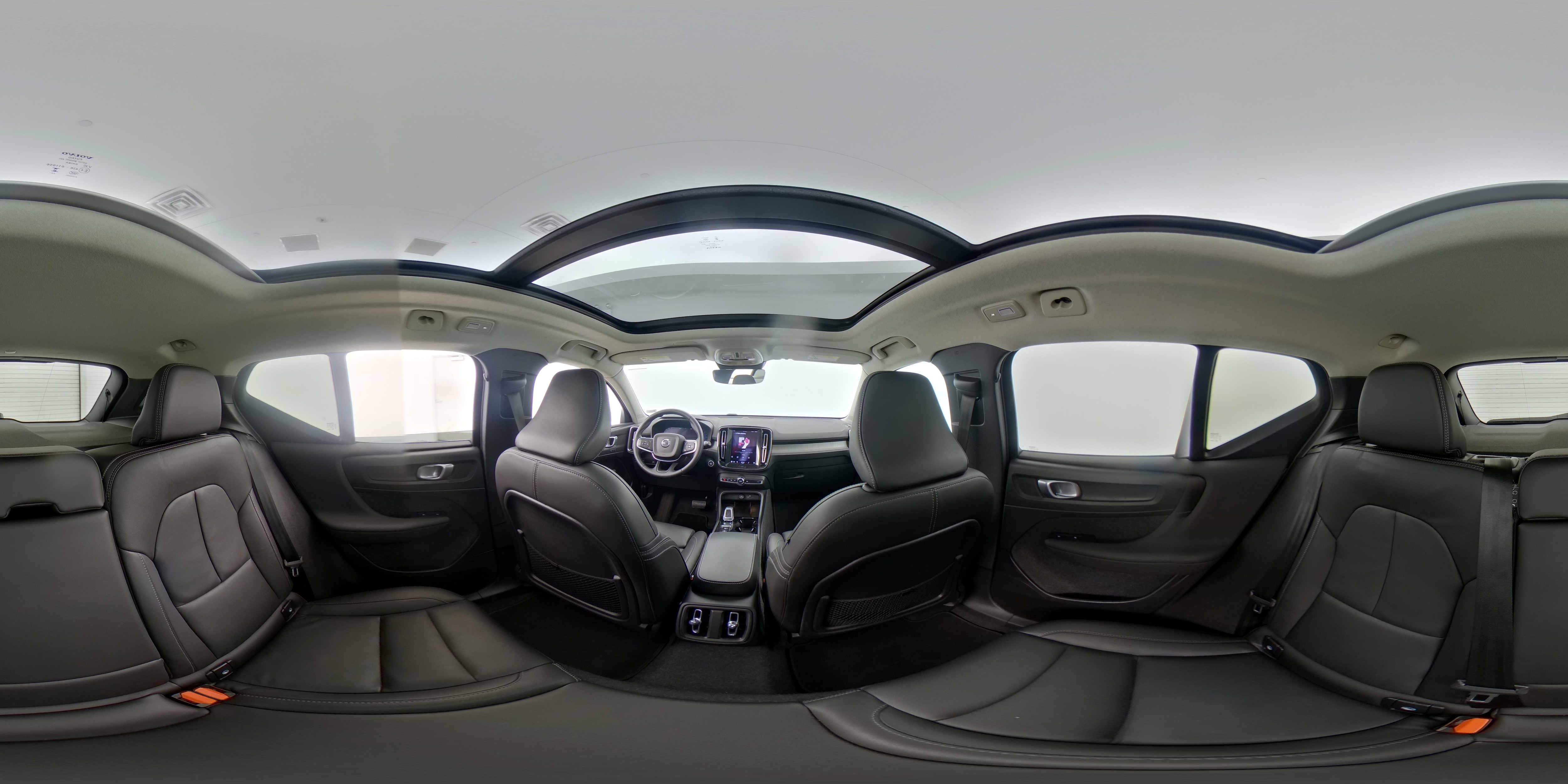 2025 Volvo XC40 Plus - Photo 28