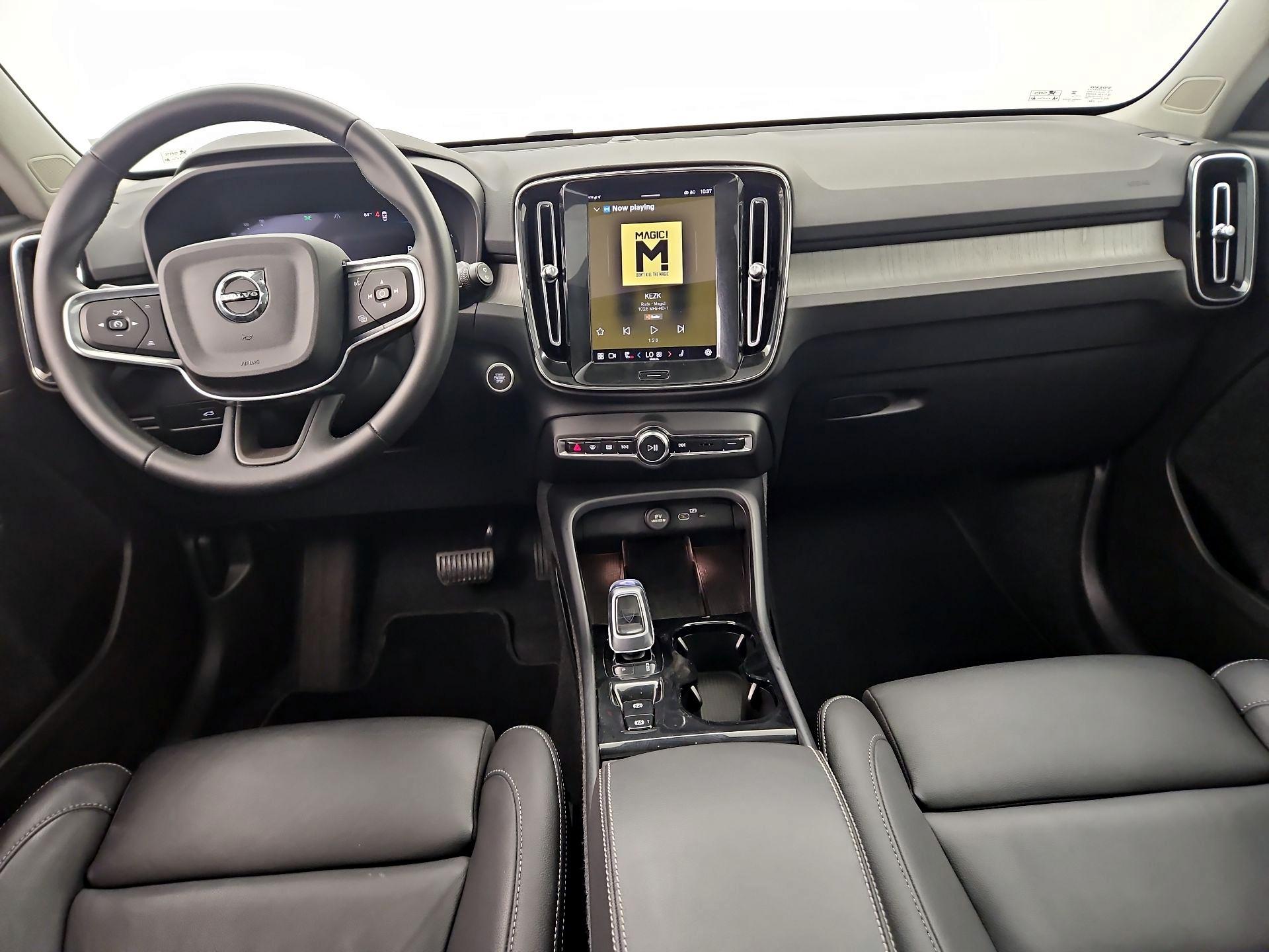 Thumbnail: 2025 Volvo XC40 - 9