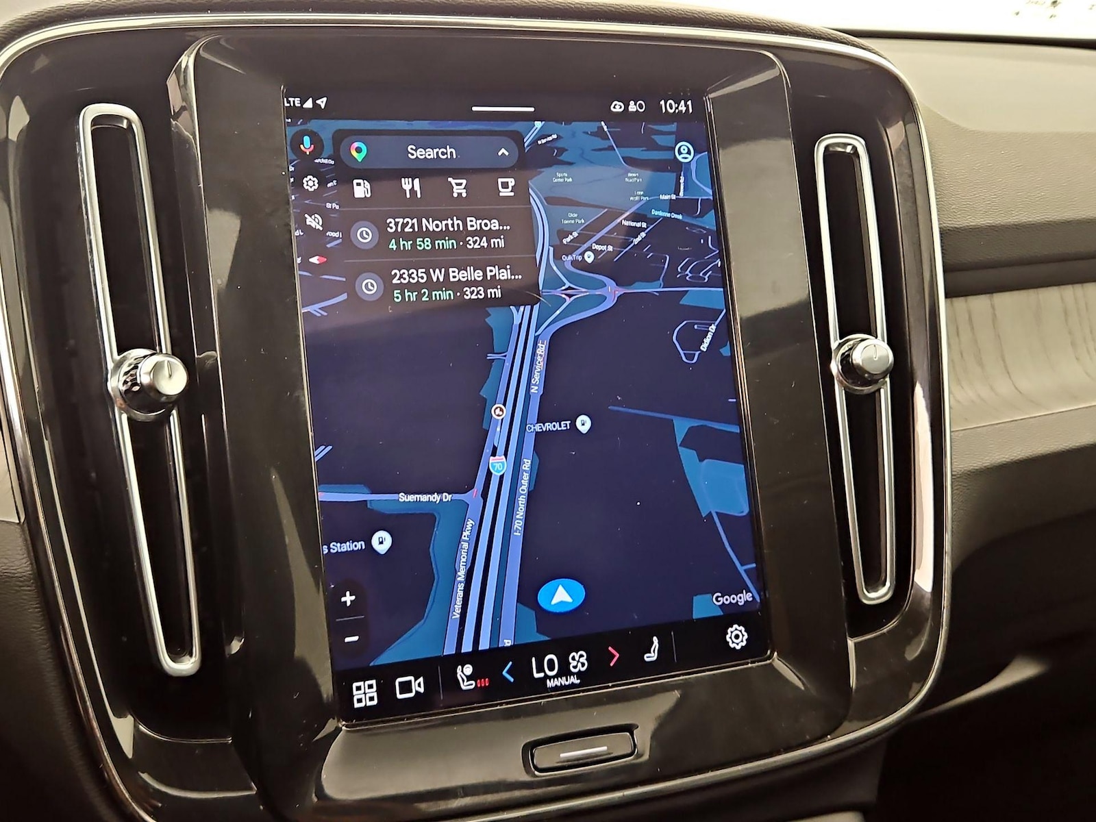 2025 Volvo XC40 Plus - Photo 15