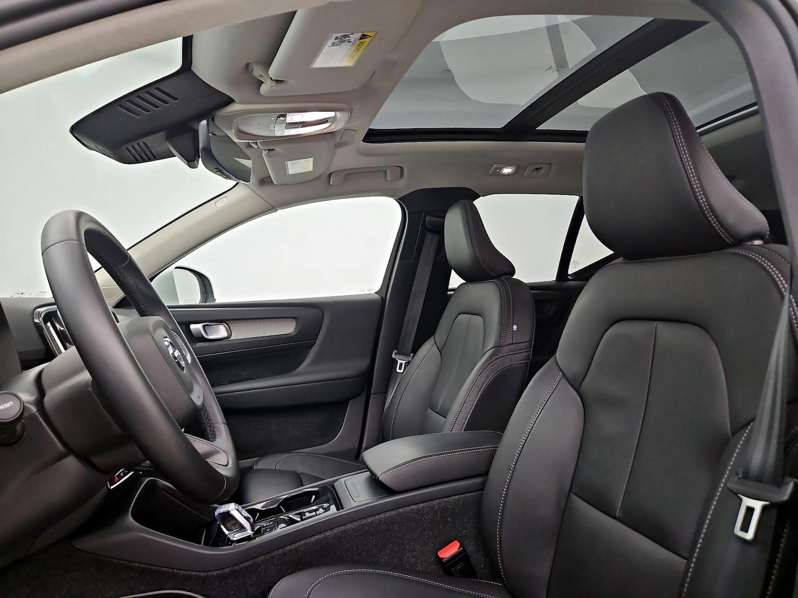 2025 Volvo XC40 Plus - Photo 21