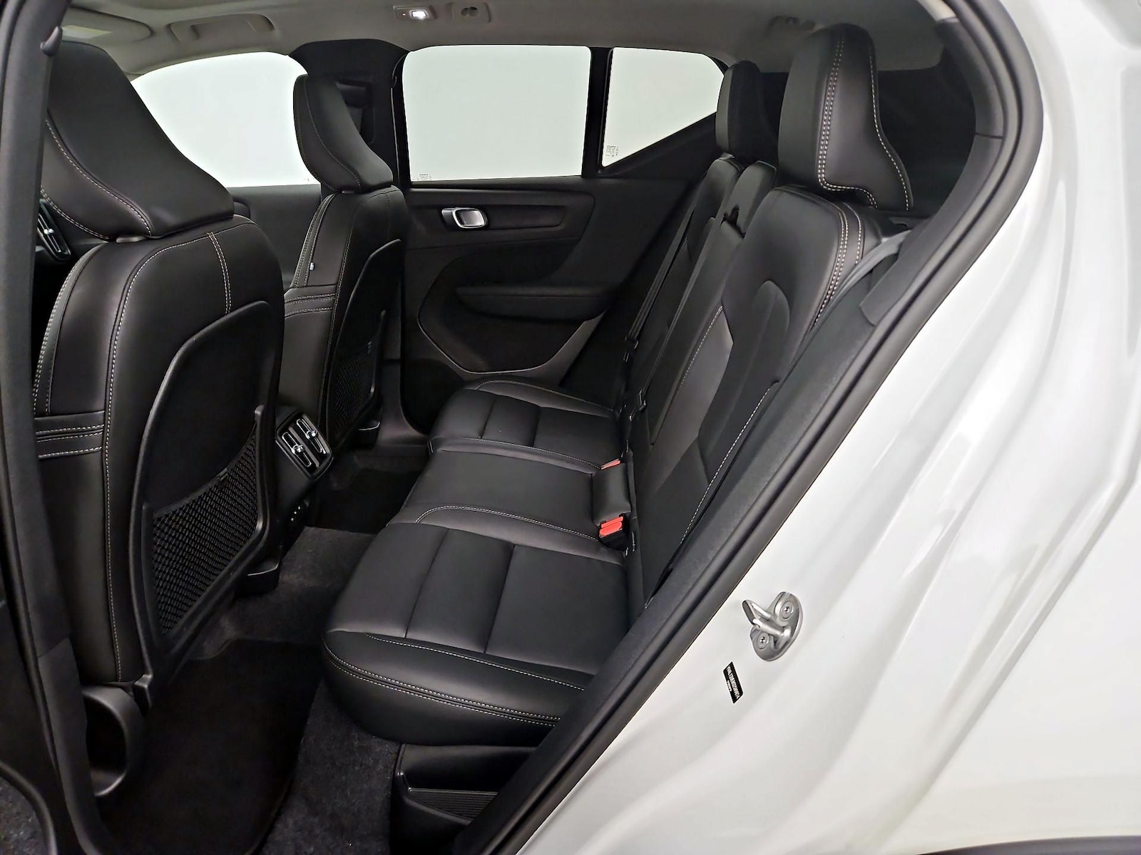 2025 Volvo XC40 Plus - Photo 22
