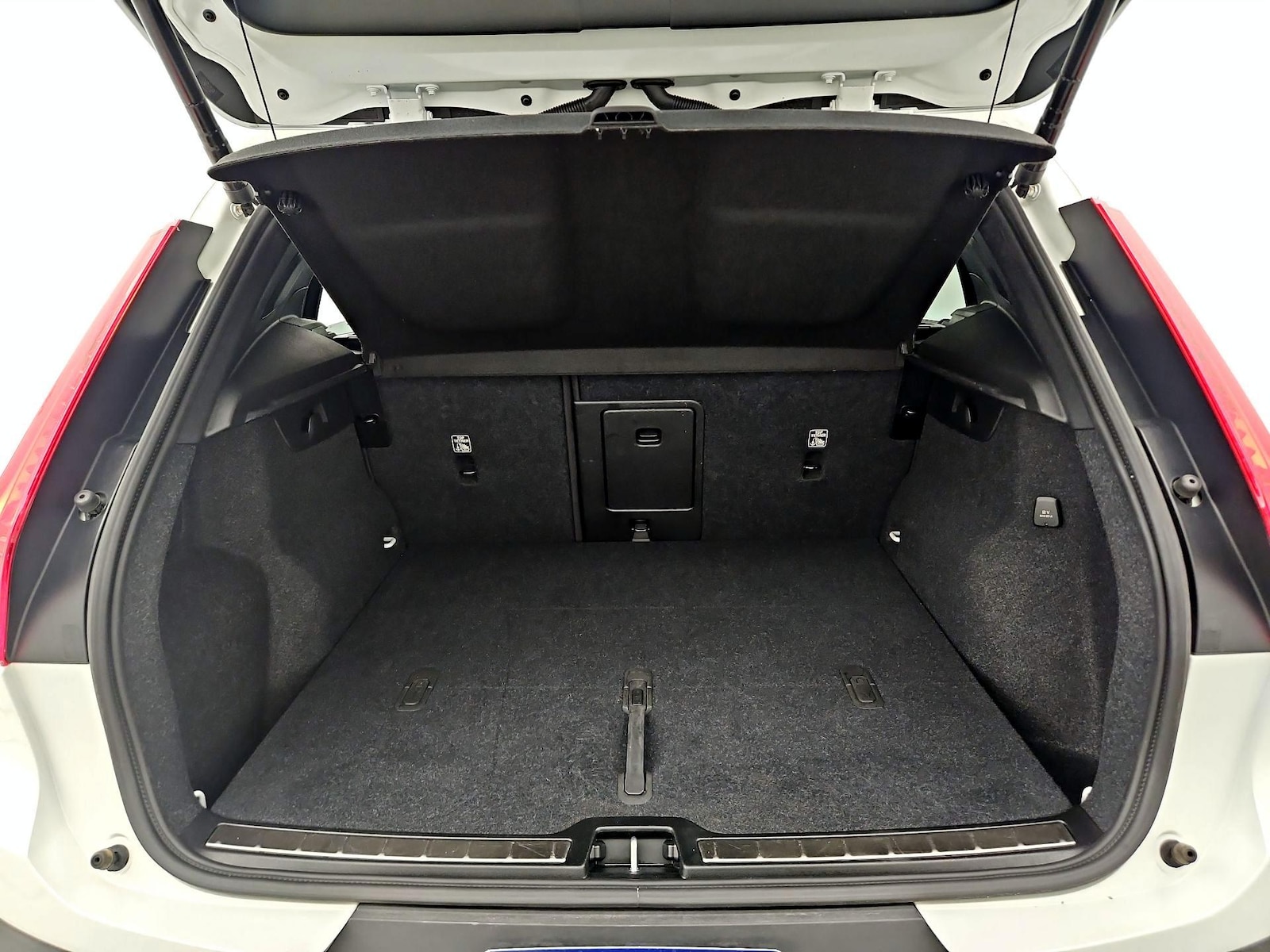 2025 Volvo XC40 Plus - Photo 23