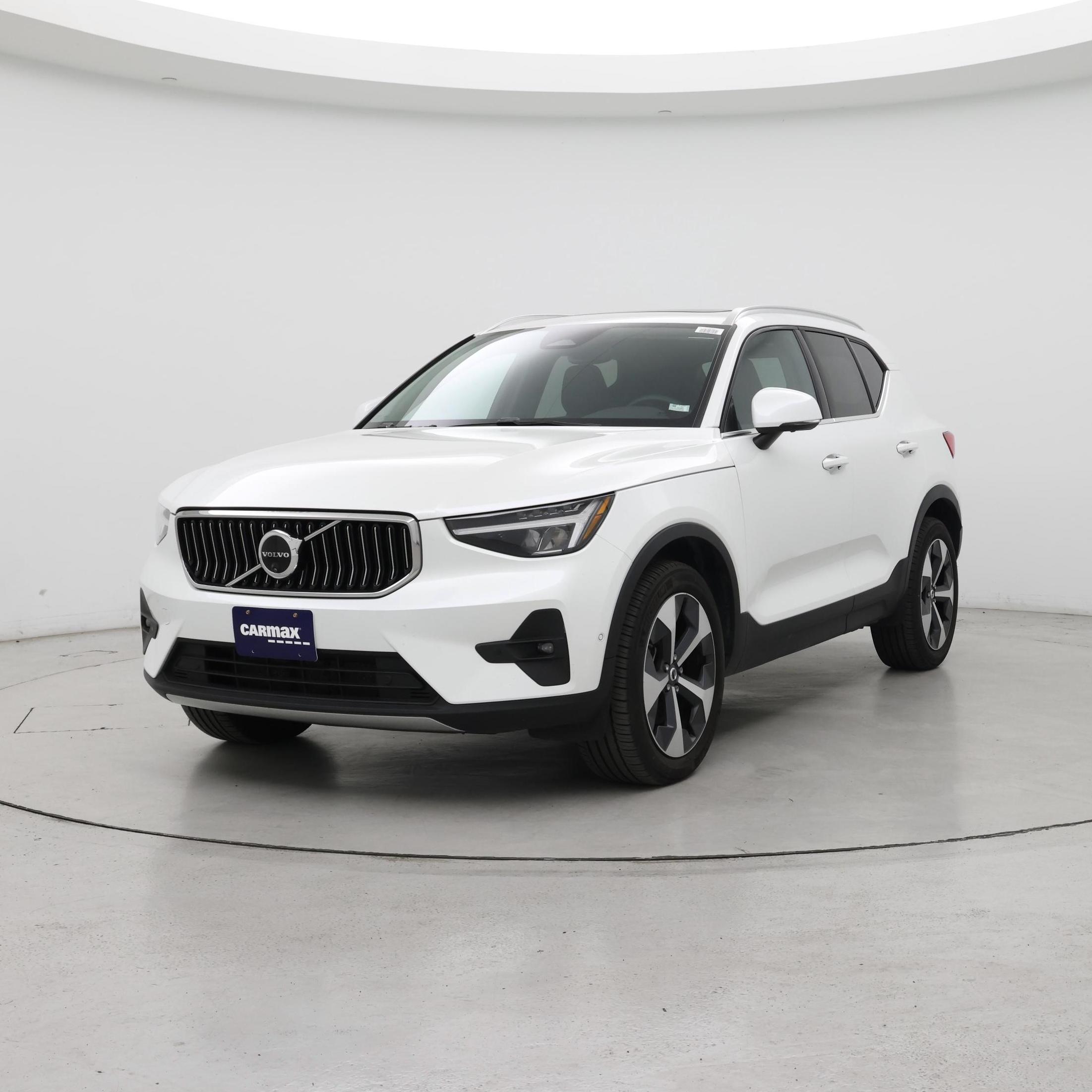 Thumbnail: 2025 Volvo XC40 - 4
