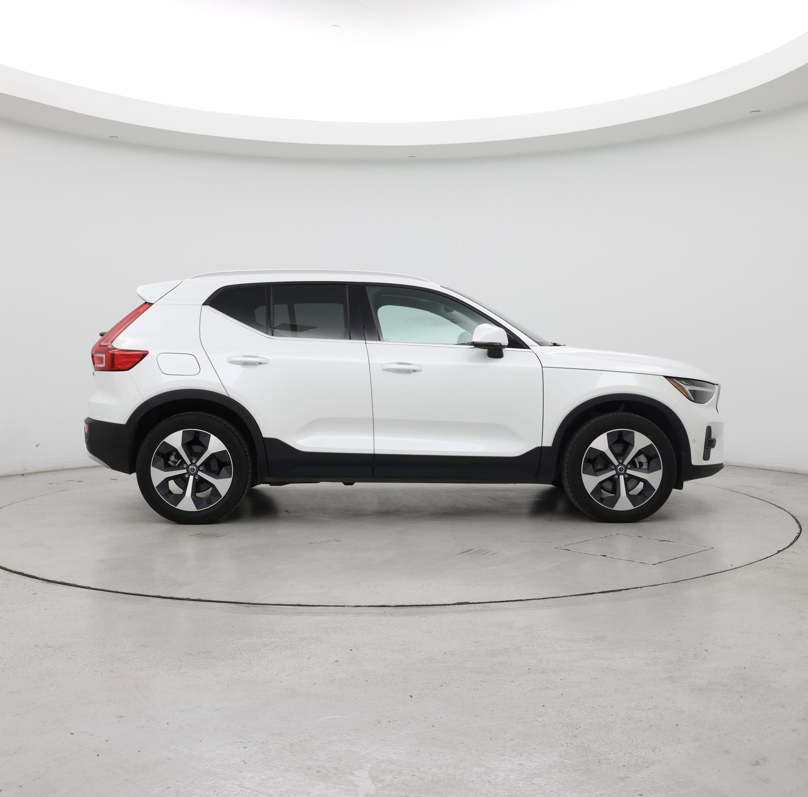 Thumbnail: 2025 Volvo XC40 - 7