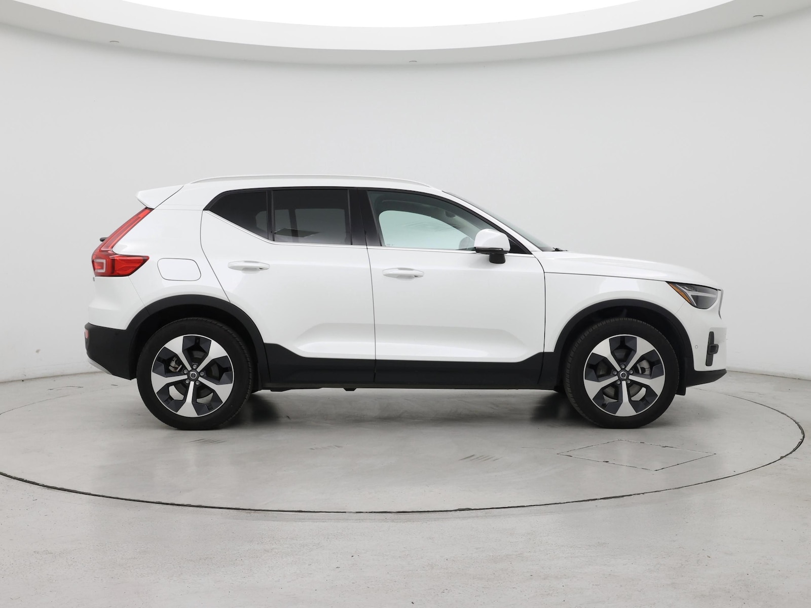 2025 Volvo XC40 Plus - Photo 8