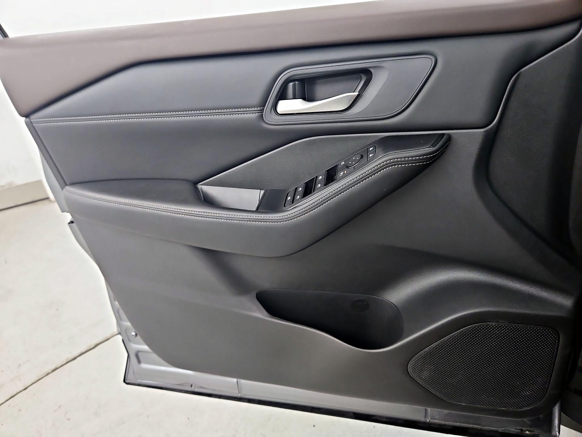 Thumbnail: 2023 Nissan Rogue - 12