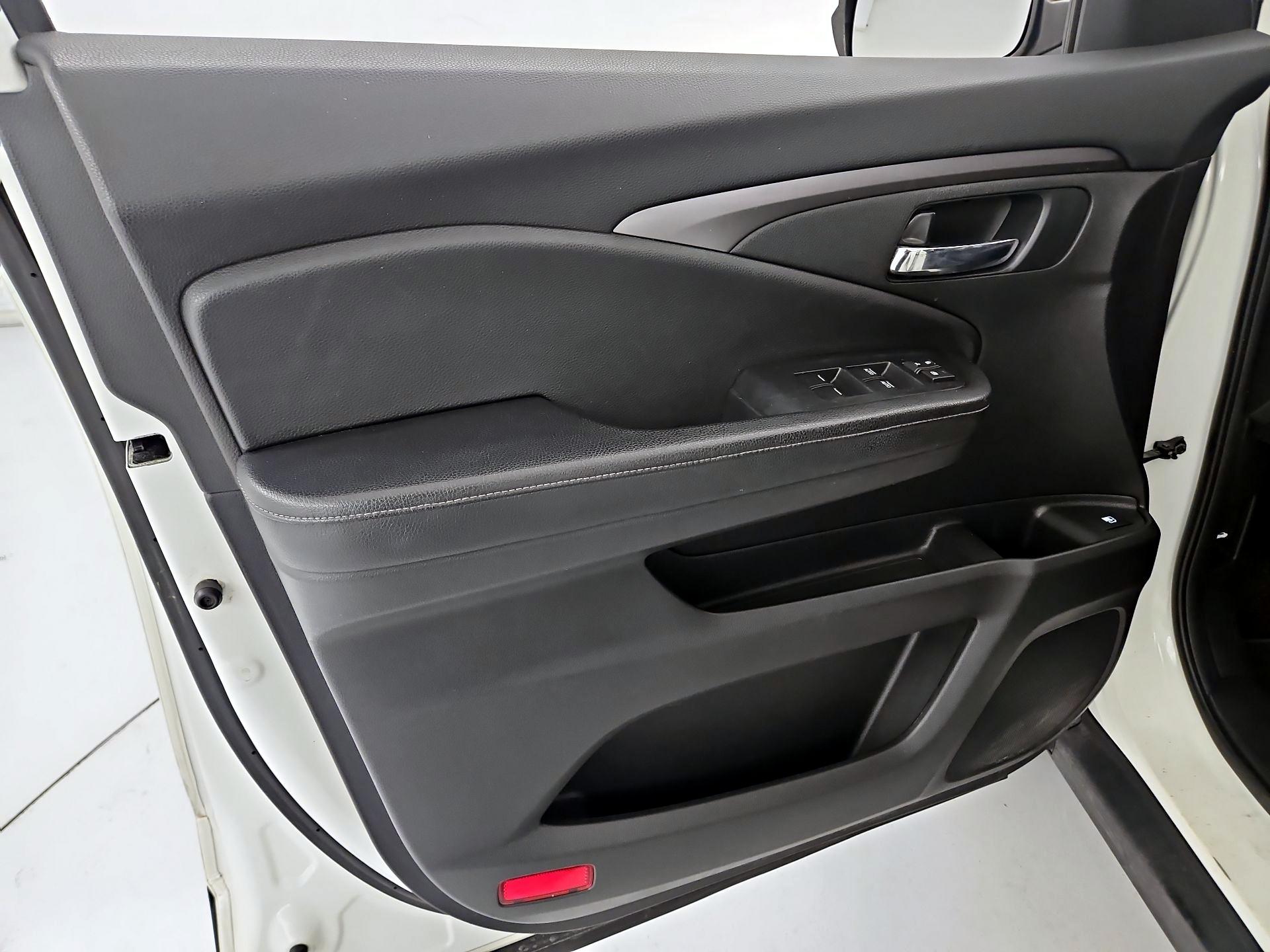 Thumbnail: 2017 Honda Ridgeline - 12