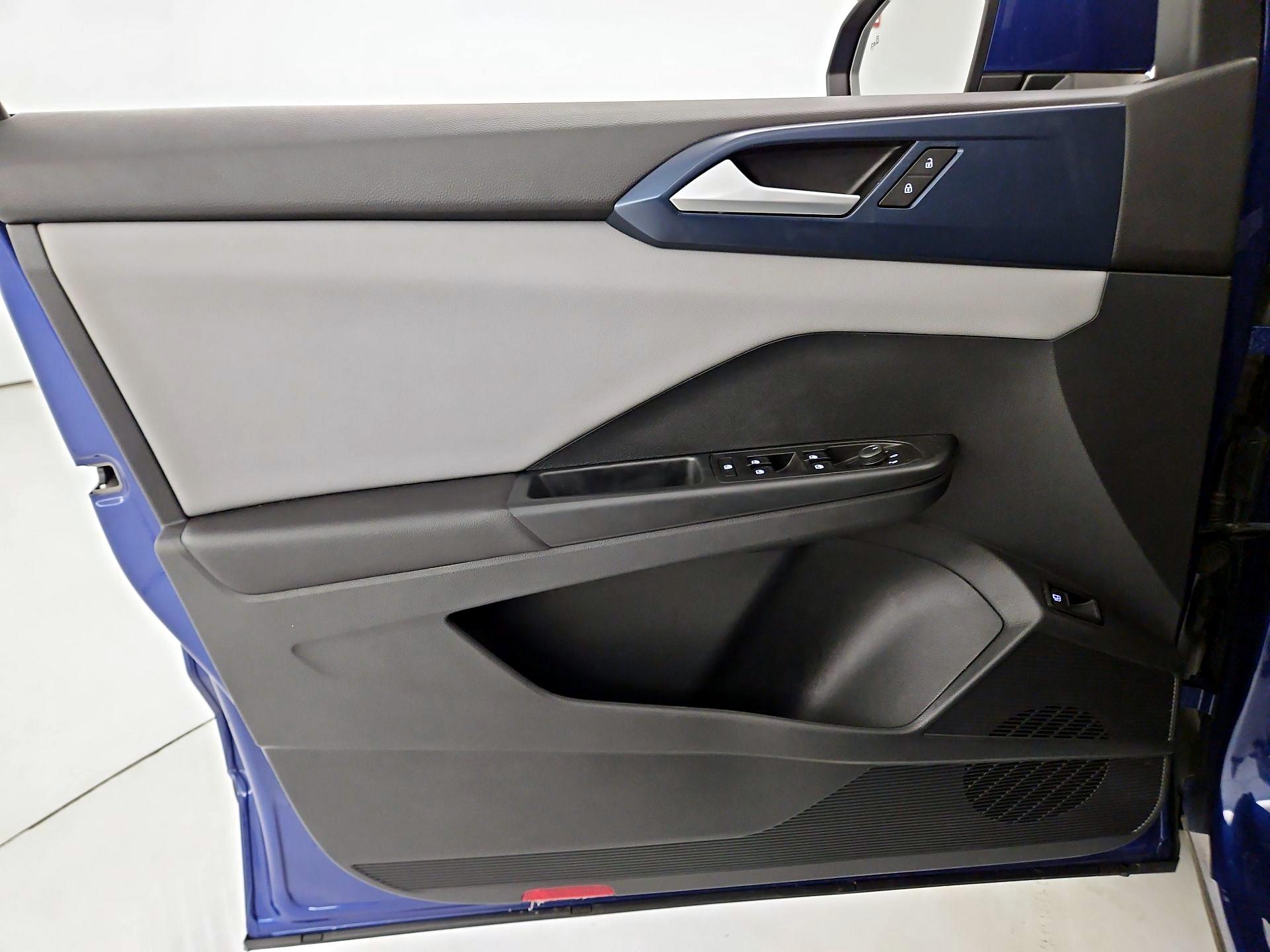 Thumbnail: 2023 Volkswagen Taos - 12