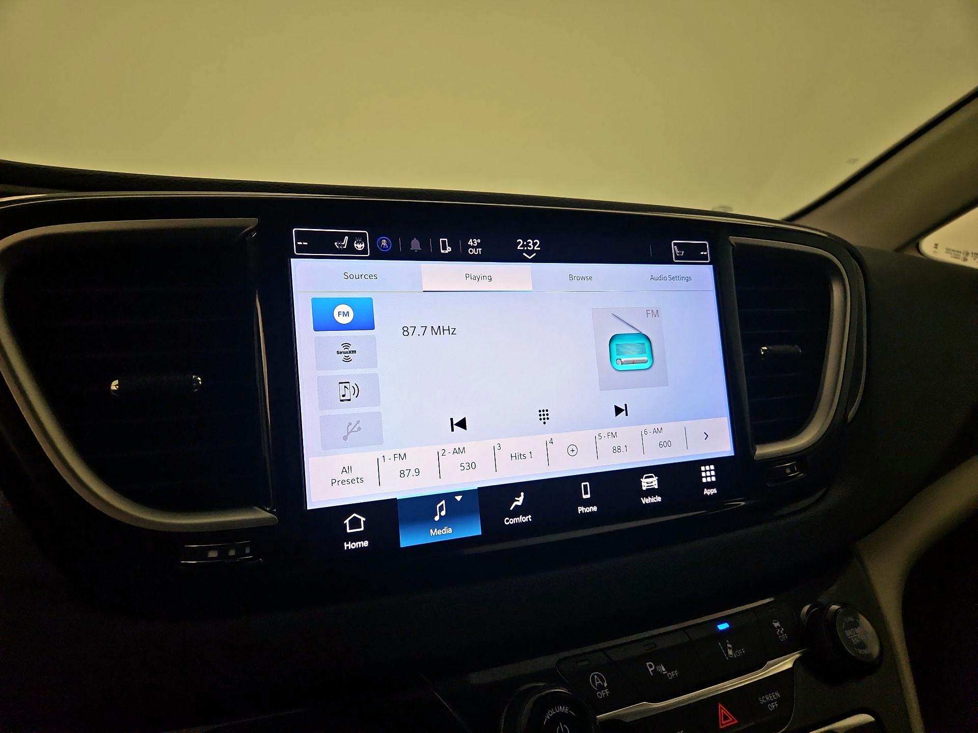 Thumbnail: 2024 Chrysler Pacifica - 15