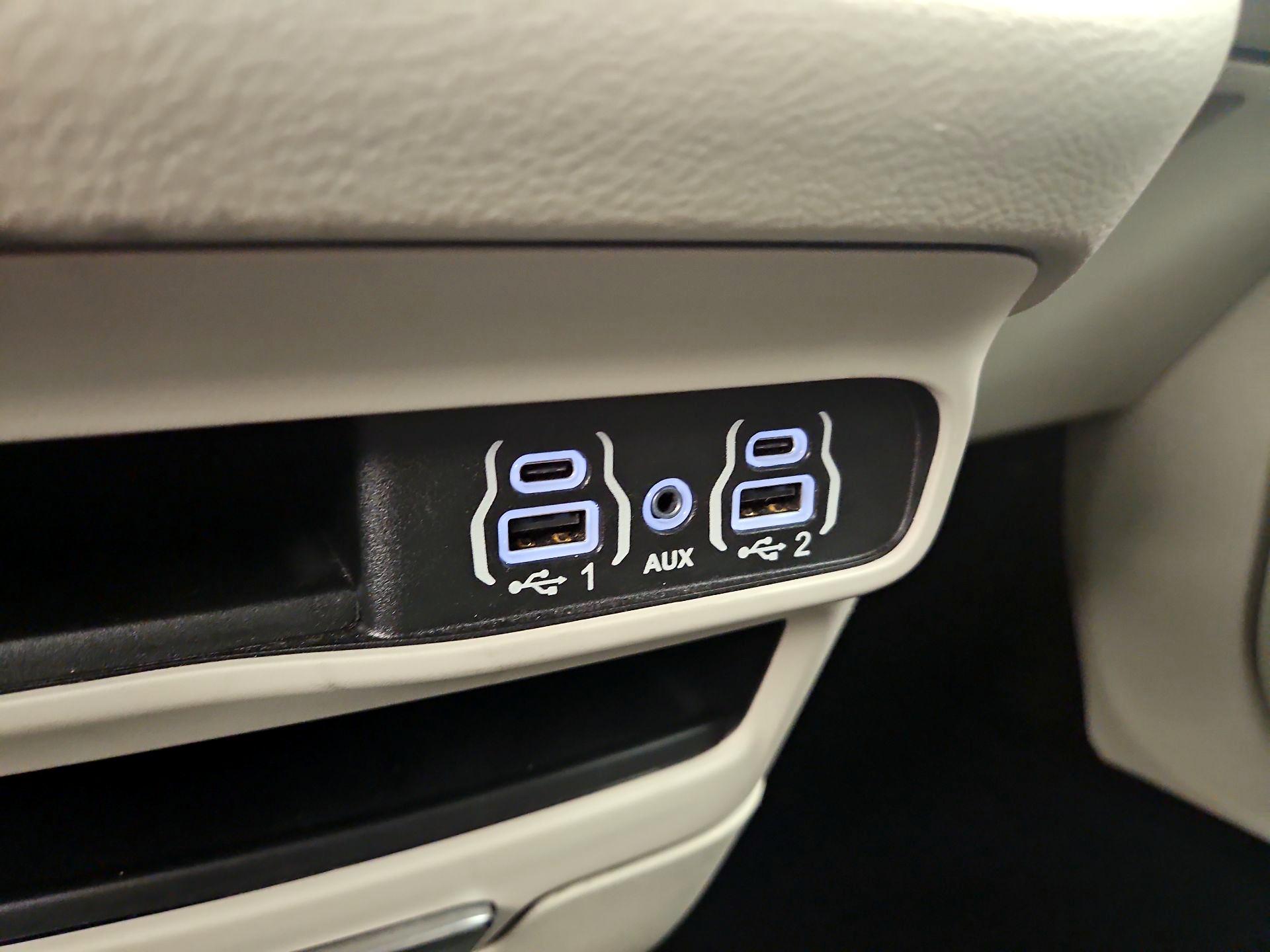 Thumbnail: 2024 Chrysler Pacifica - 18