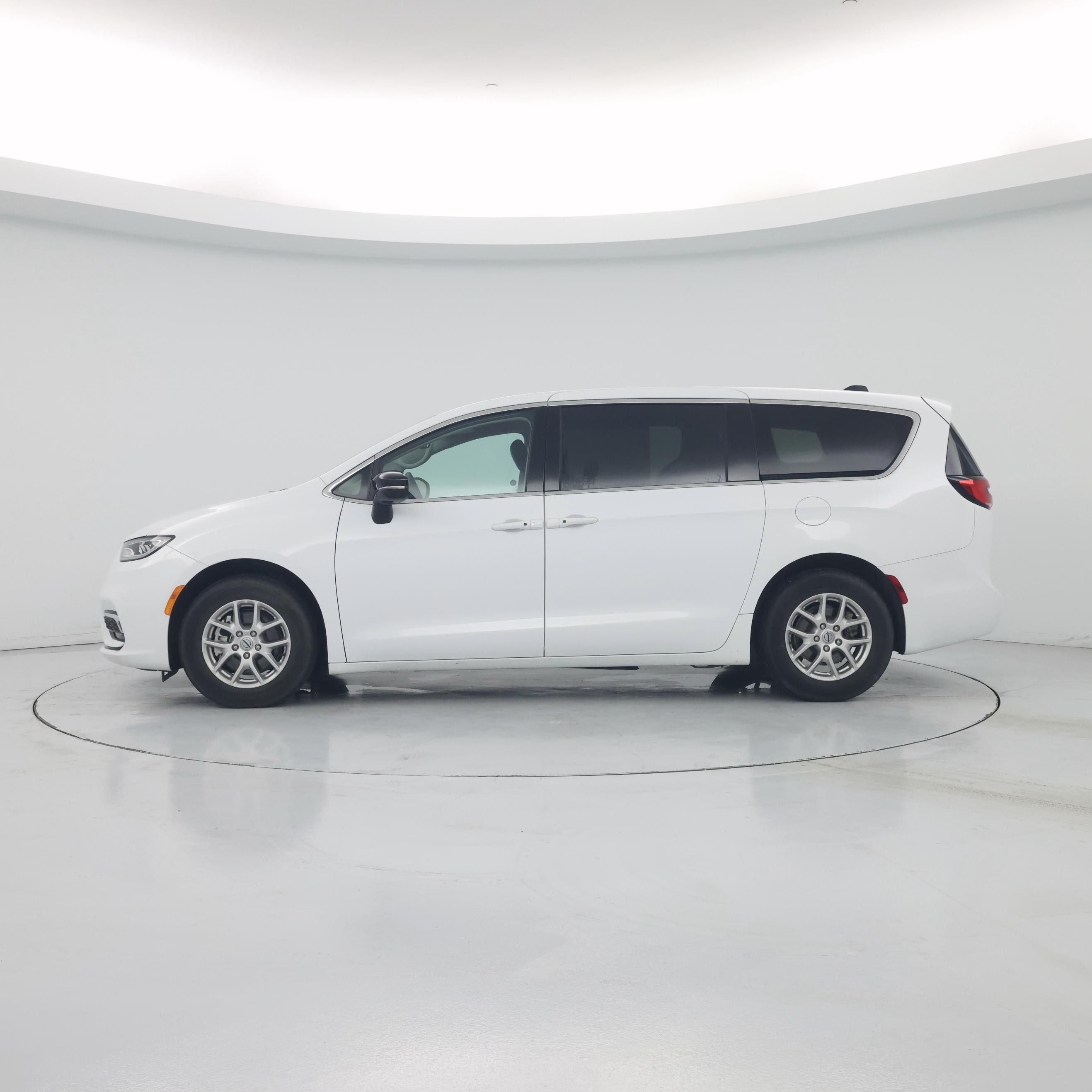 Thumbnail: 2024 Chrysler Pacifica - 3