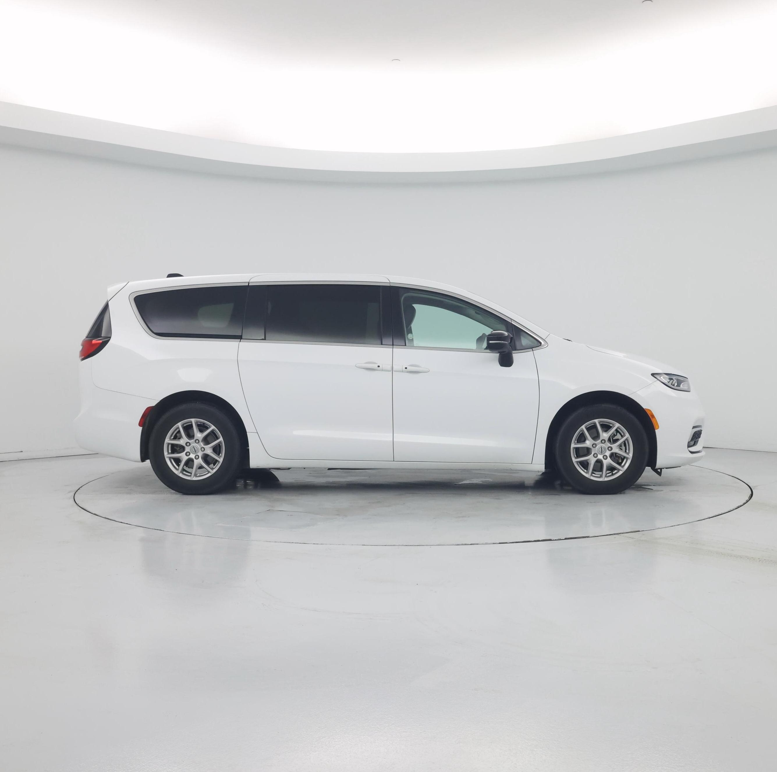 Thumbnail: 2024 Chrysler Pacifica - 7