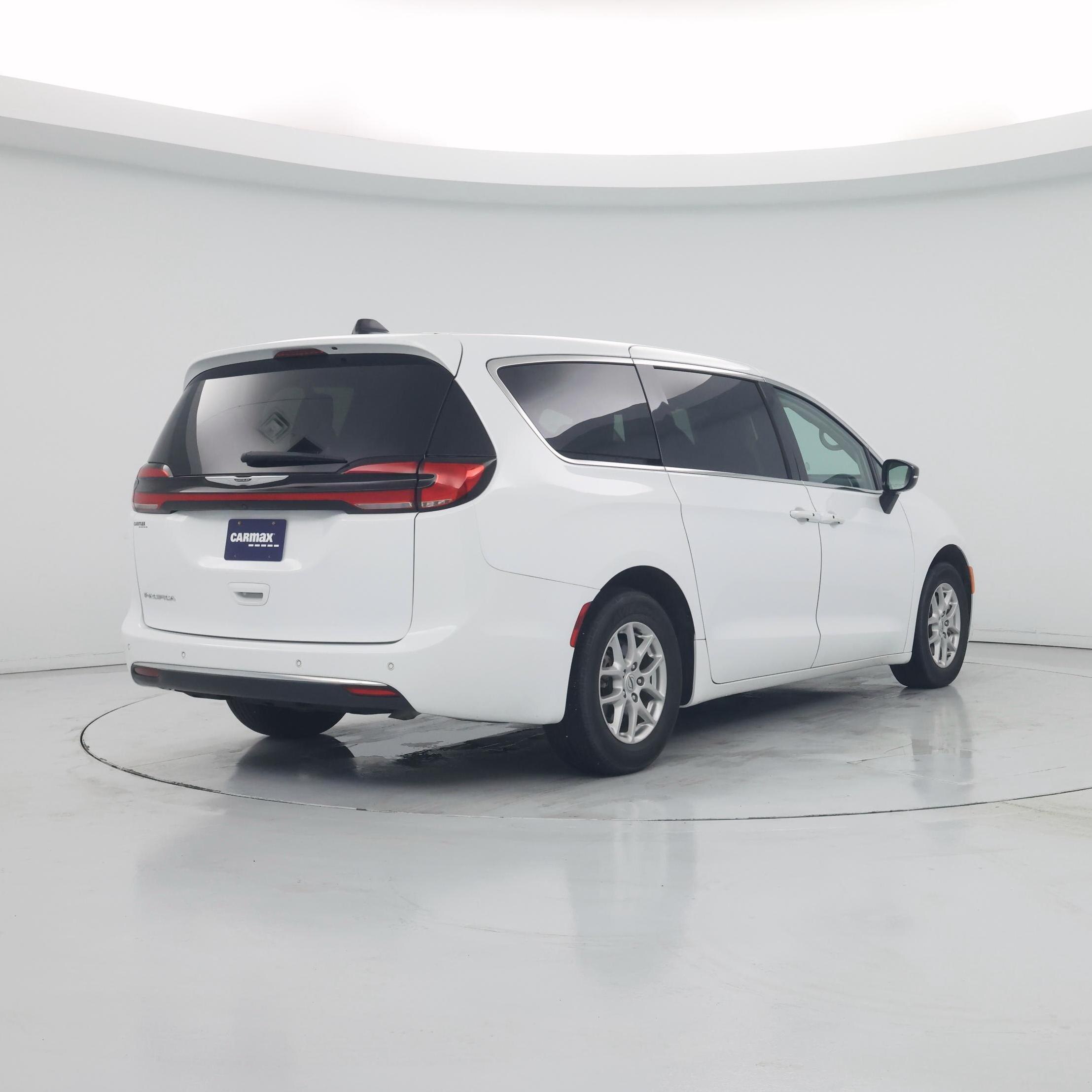 Thumbnail: 2024 Chrysler Pacifica - 8