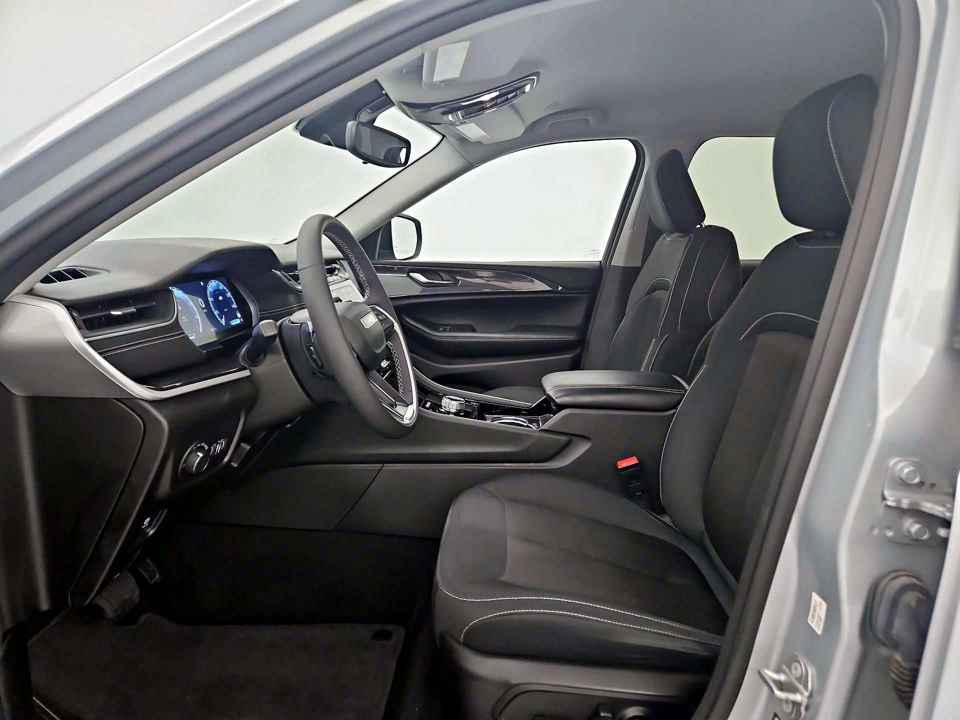 Thumbnail: 2023 Jeep Grand Cherokee - 11