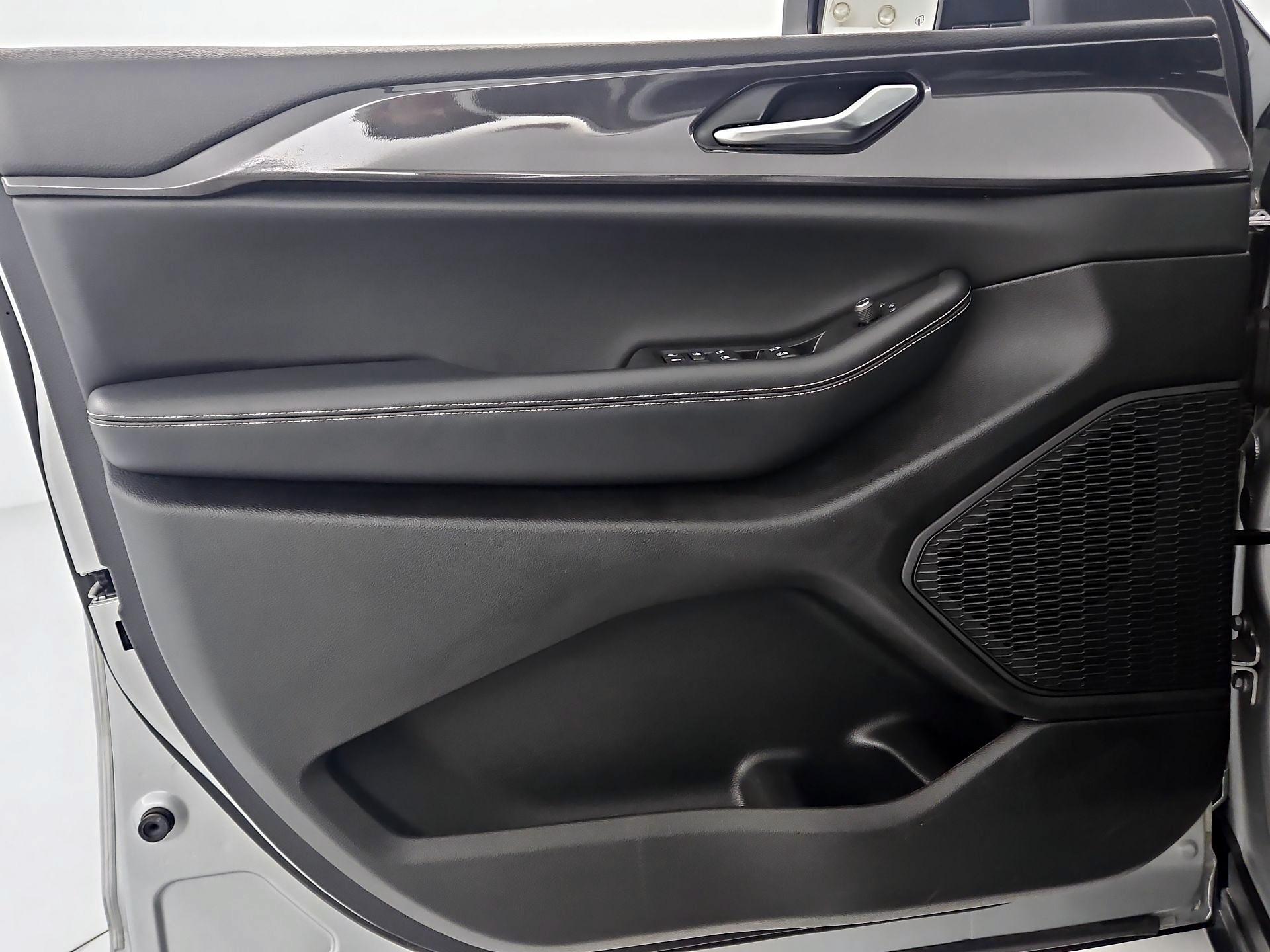 Thumbnail: 2023 Jeep Grand Cherokee - 12