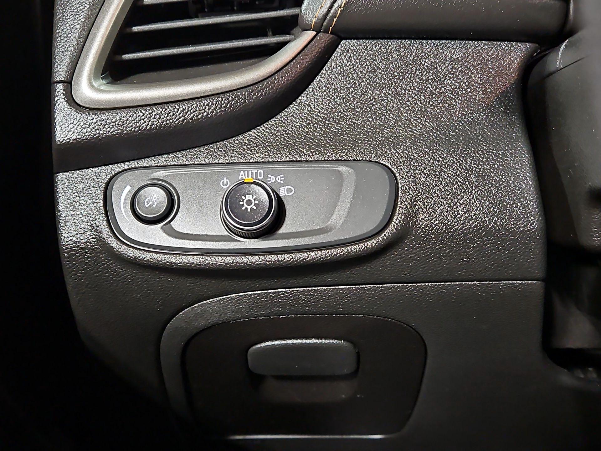 Thumbnail: 2020 Chevrolet Trax - 13