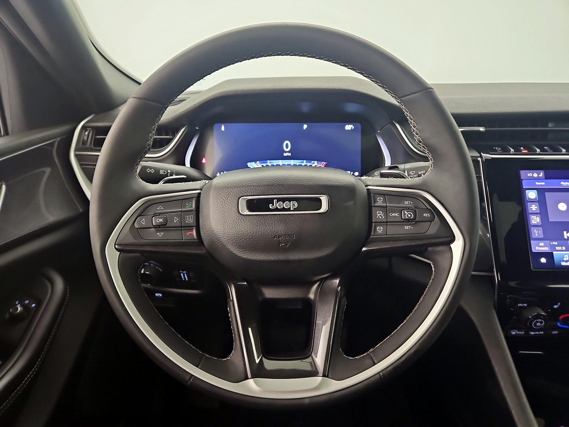 Thumbnail: 2023 Jeep Grand Cherokee - 10