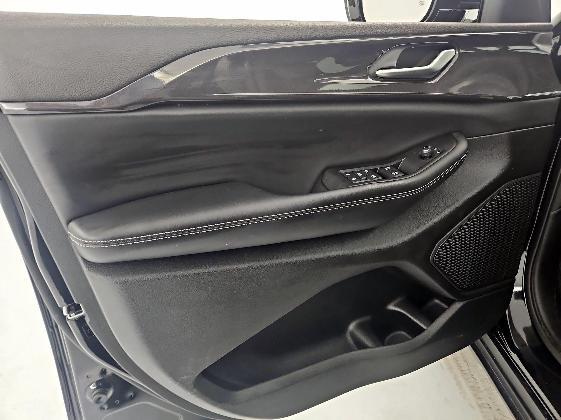 Thumbnail: 2023 Jeep Grand Cherokee - 12