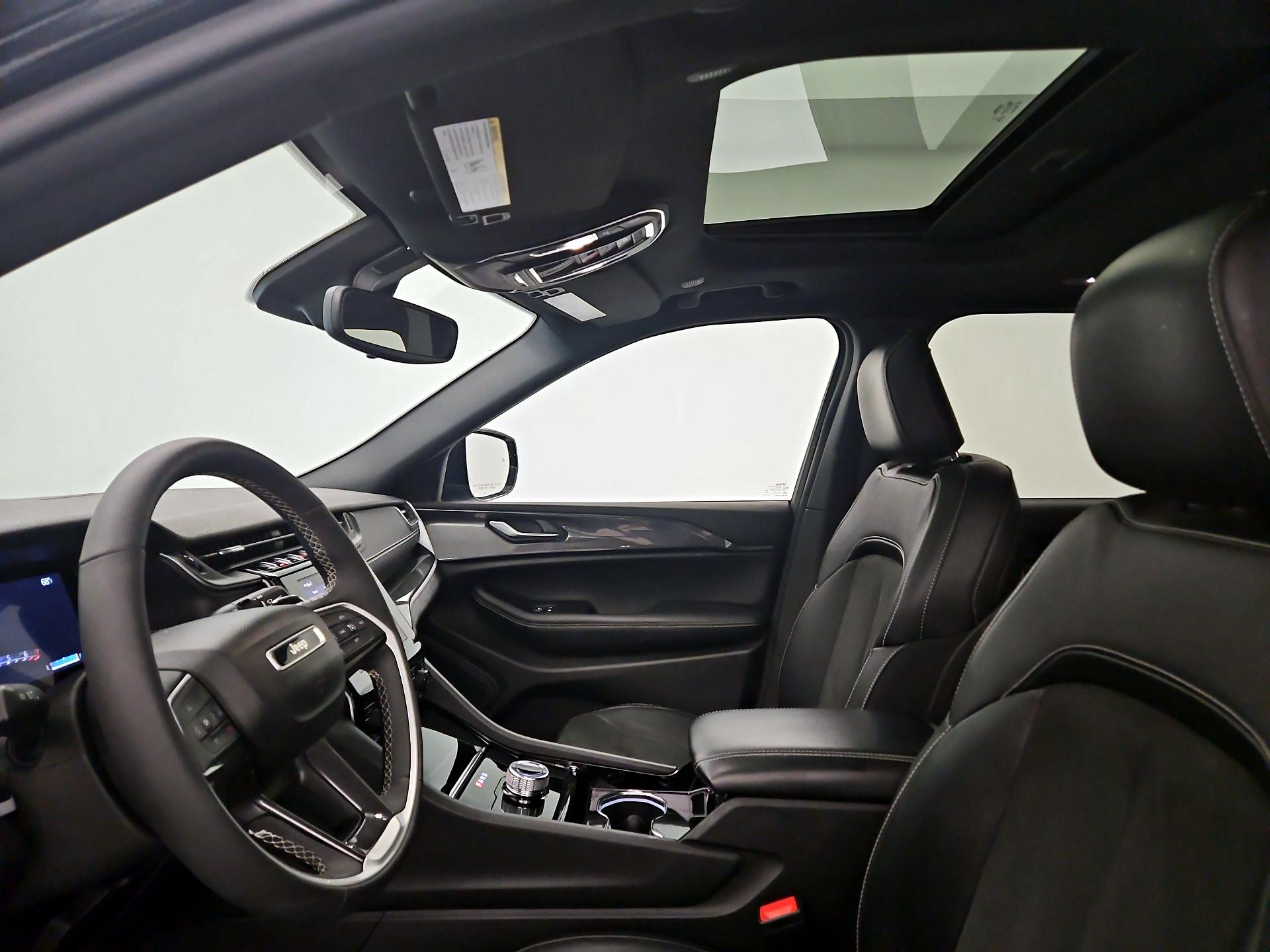 Thumbnail: 2023 Jeep Grand Cherokee - 19