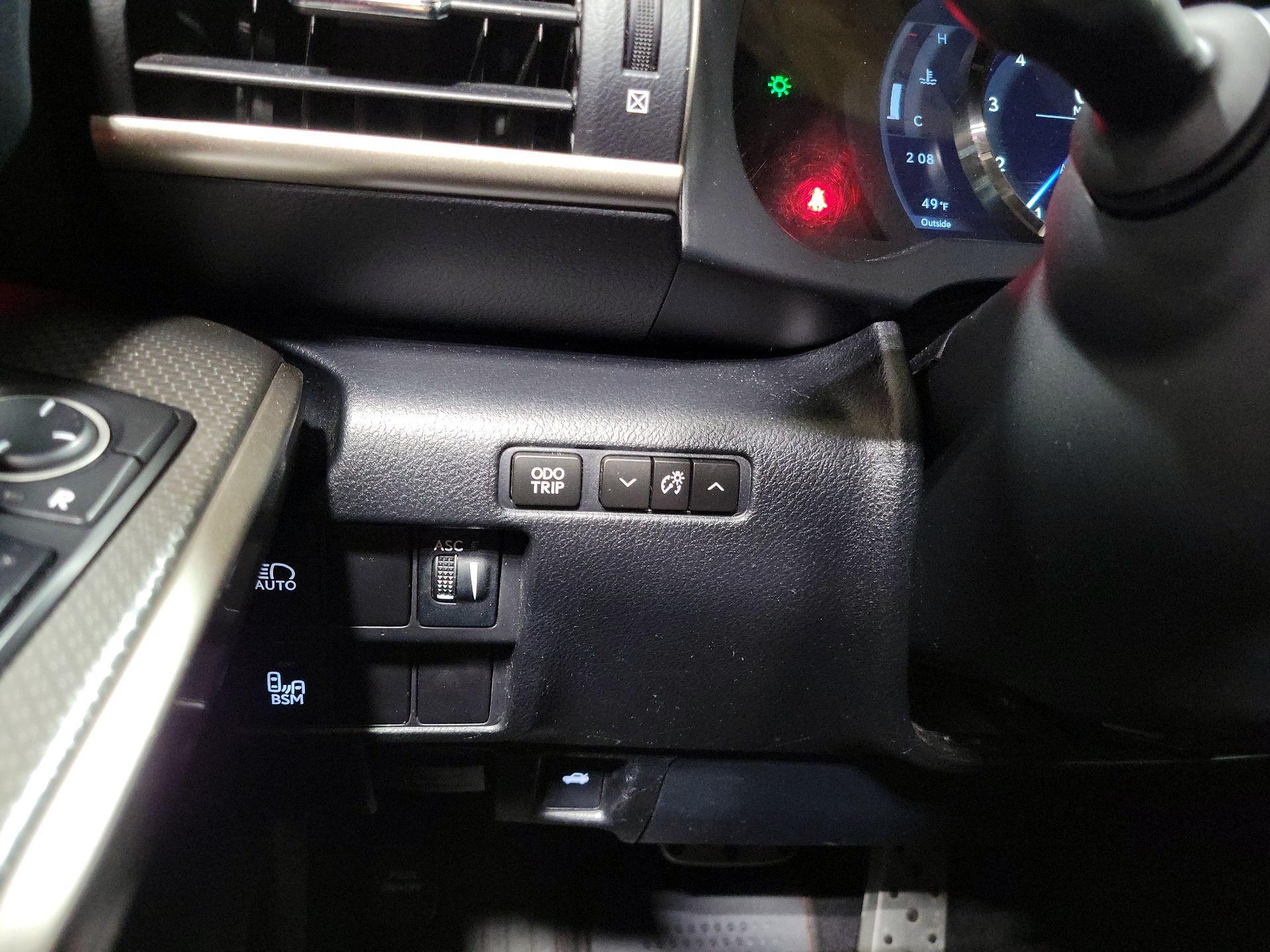 Thumbnail: 2017 Lexus IS - 13