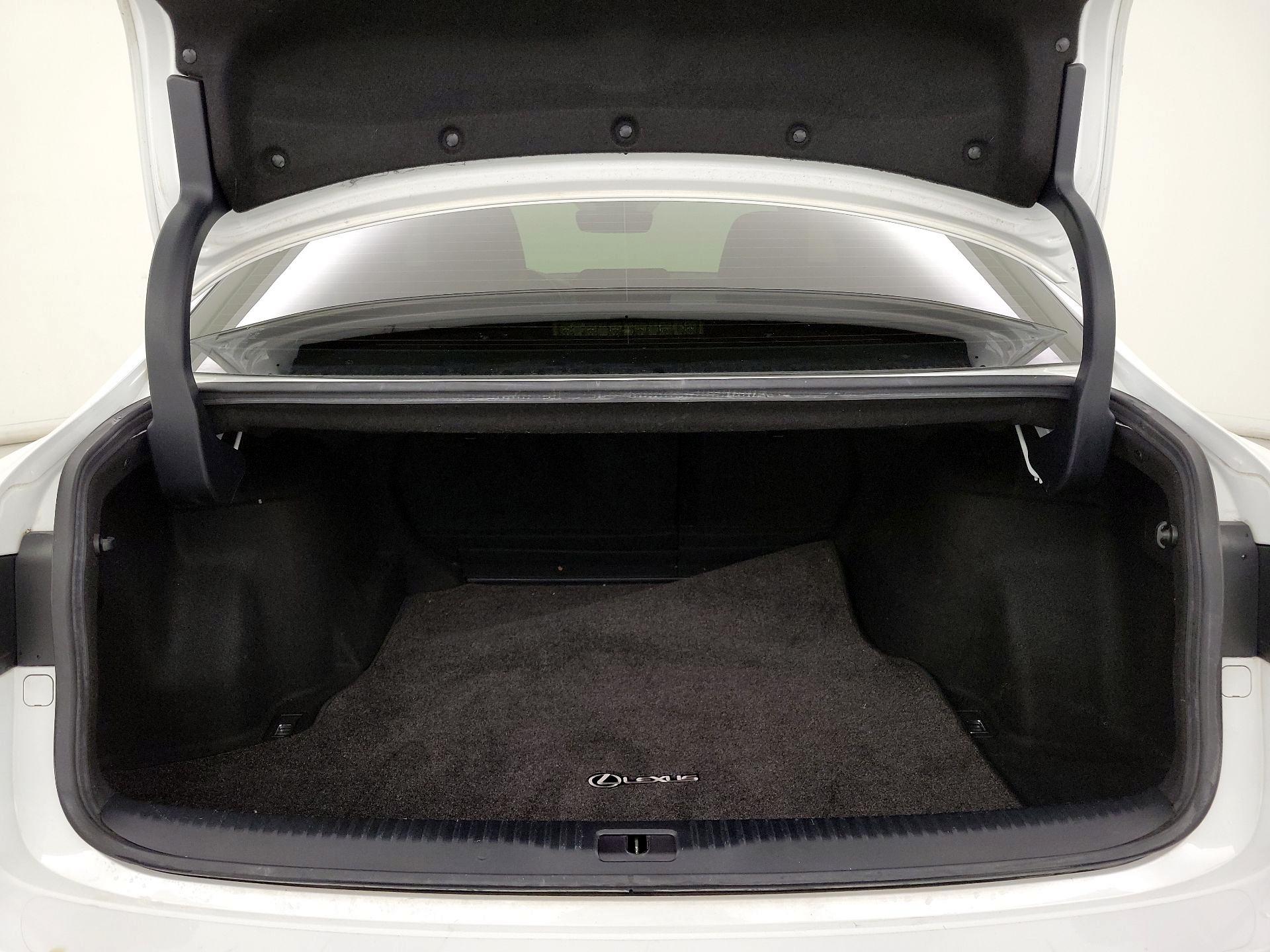 Thumbnail: 2017 Lexus IS - 20