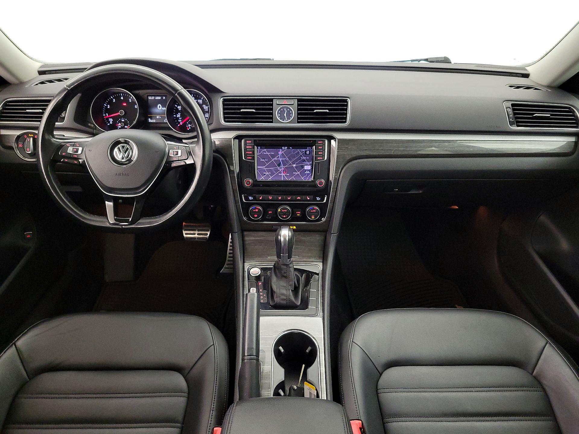 Thumbnail: 2017 Volkswagen Passat - 9