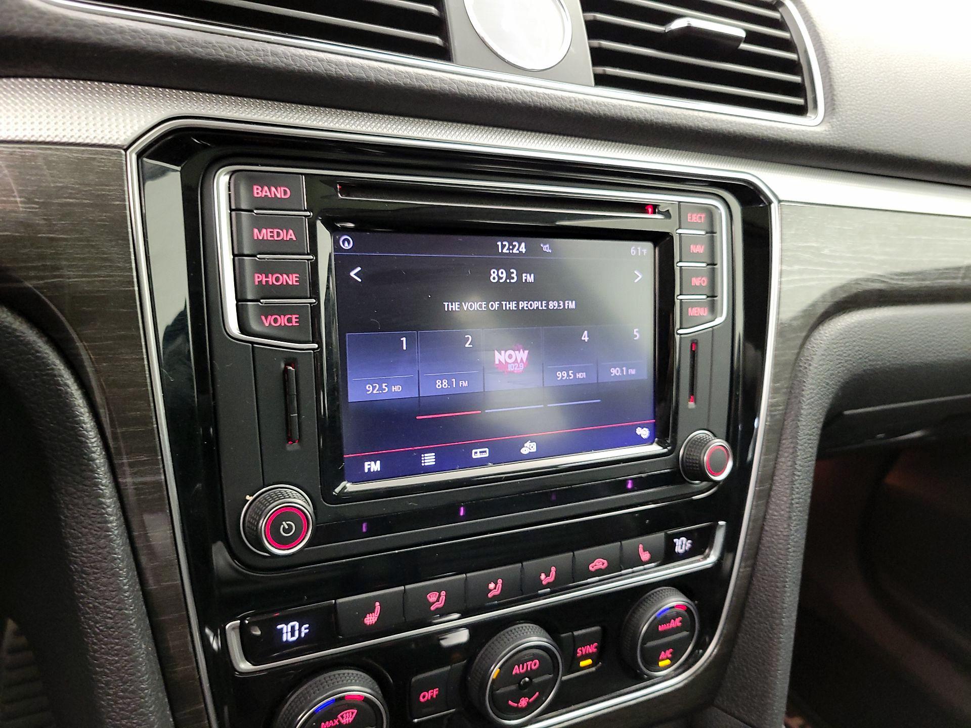 Thumbnail: 2017 Volkswagen Passat - 16