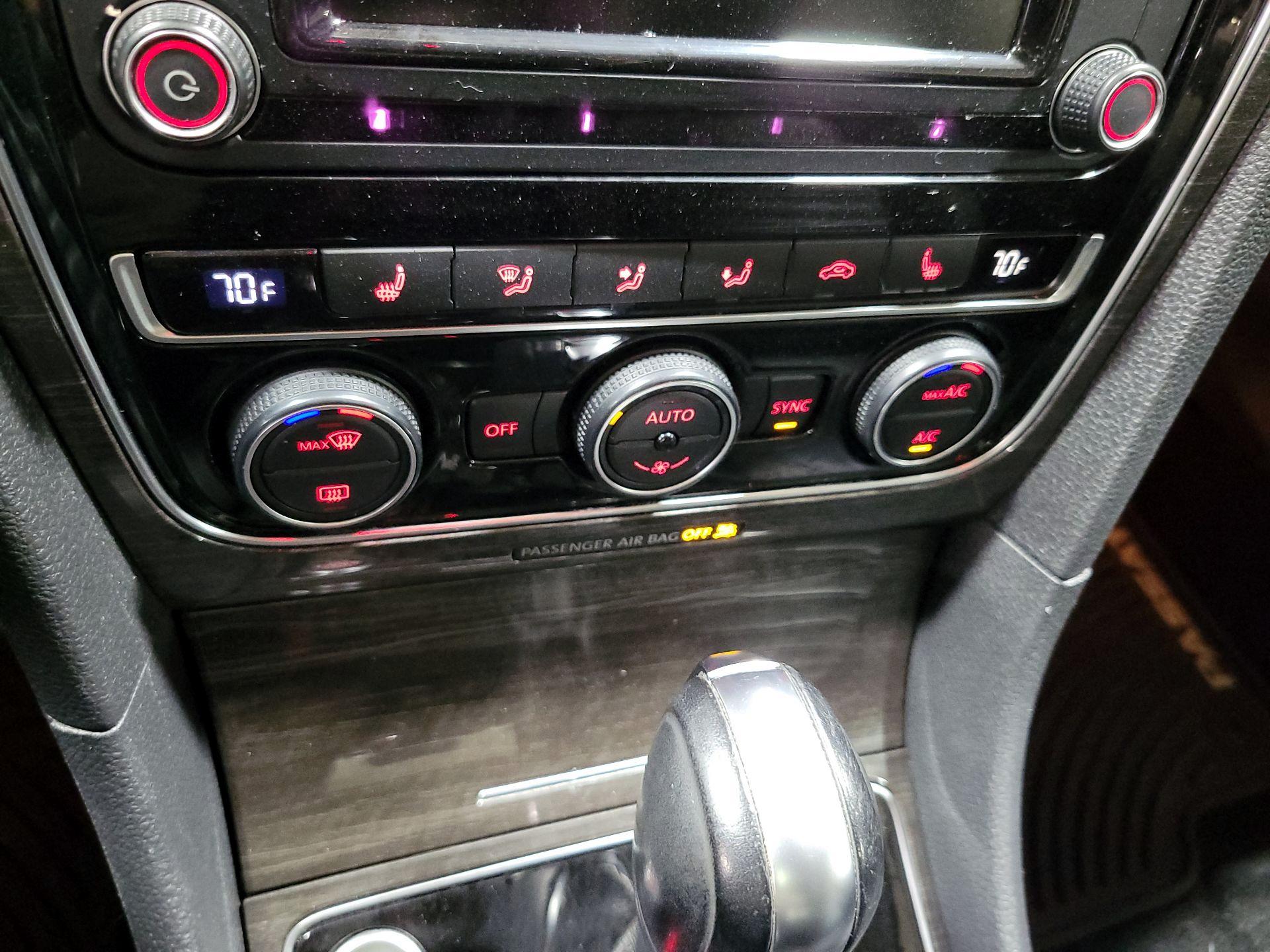 Thumbnail: 2017 Volkswagen Passat - 17