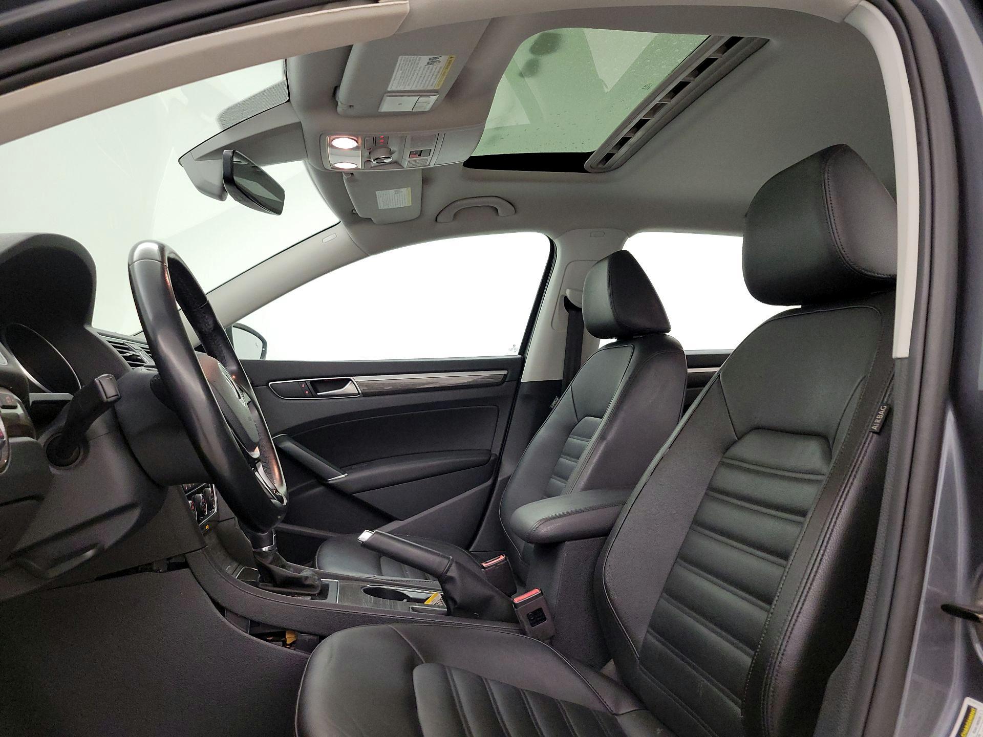 Thumbnail: 2017 Volkswagen Passat - 19