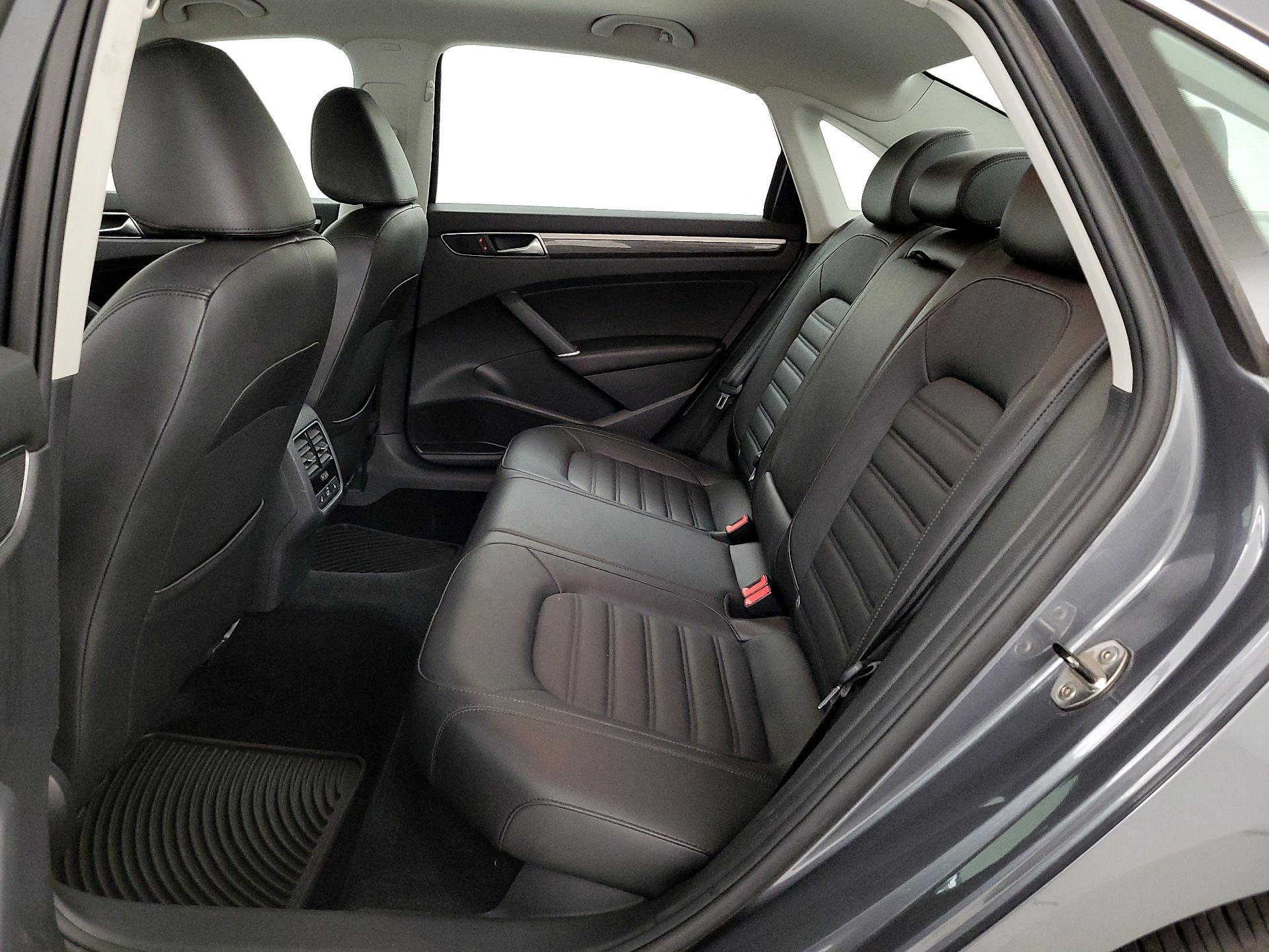 Thumbnail: 2017 Volkswagen Passat - 20