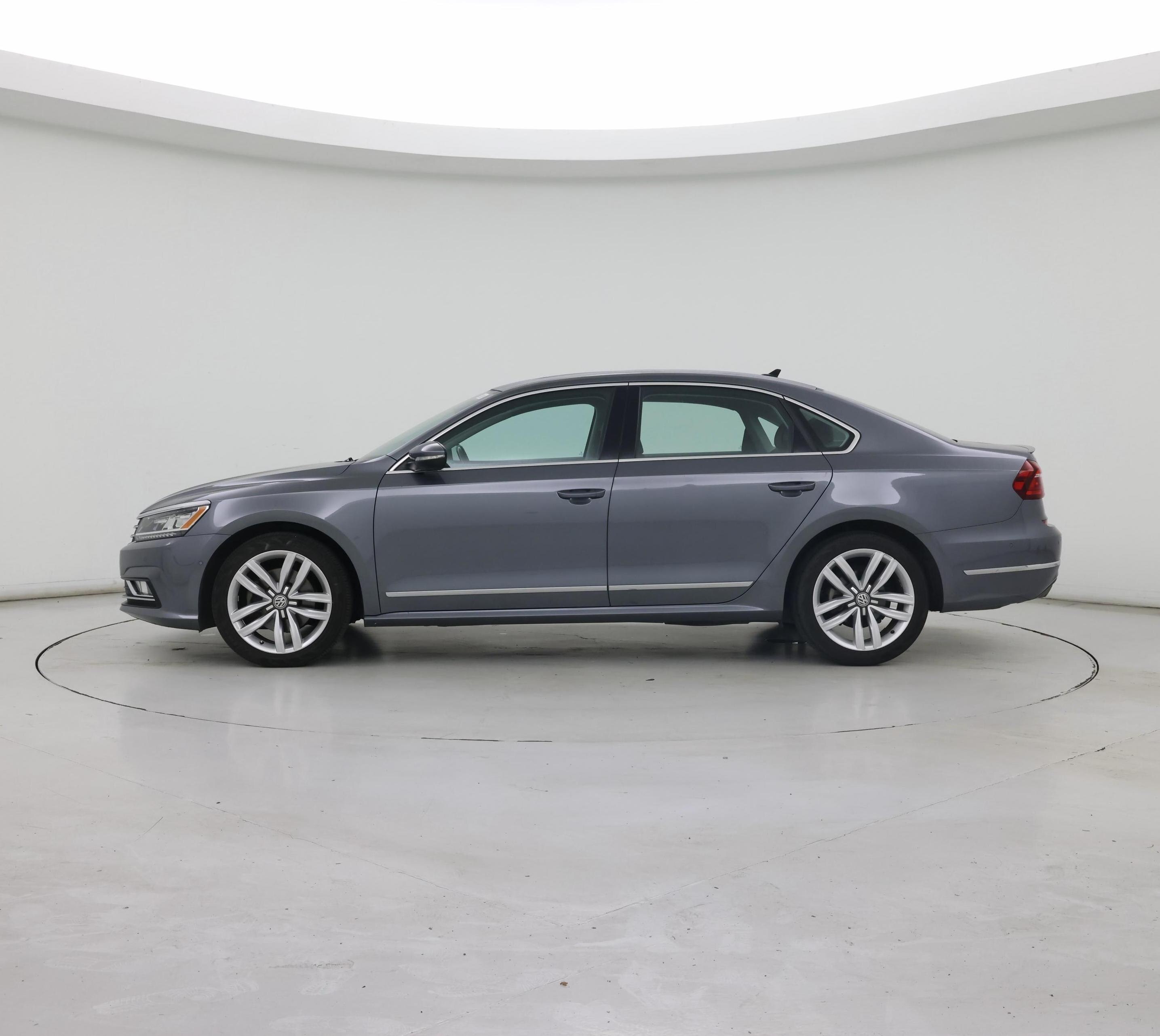 Thumbnail: 2017 Volkswagen Passat - 3